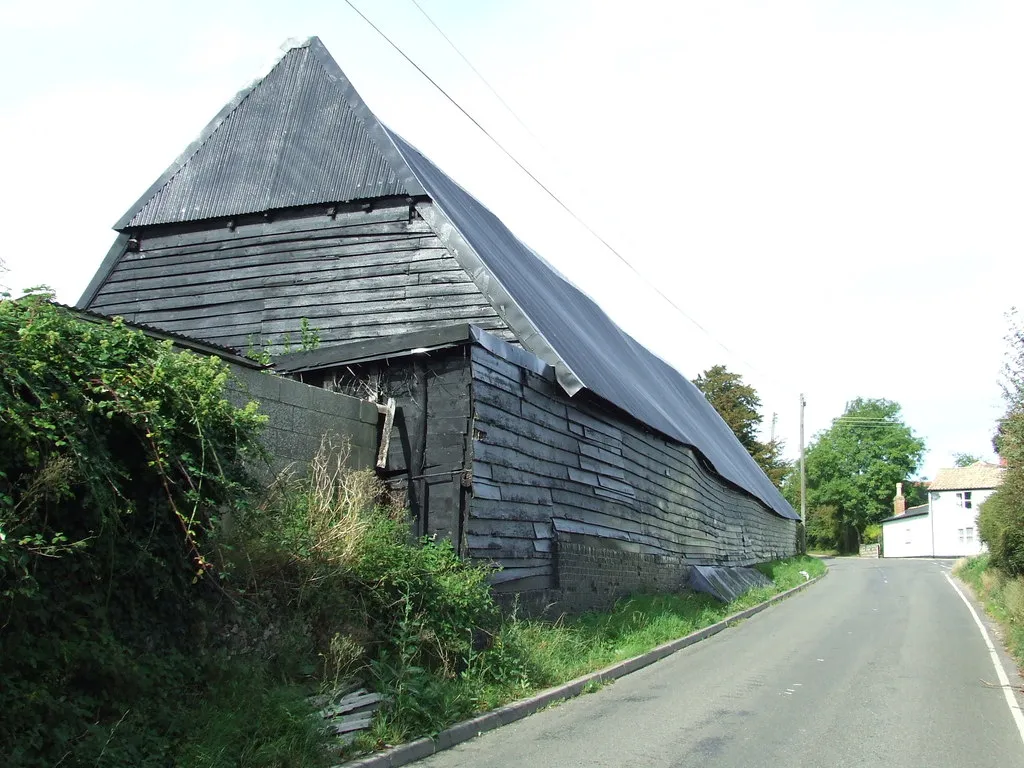 Photo showing: A Long Black Barn