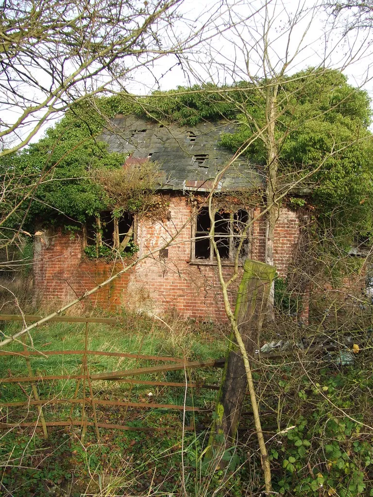 Photo showing: Derelict Old Building