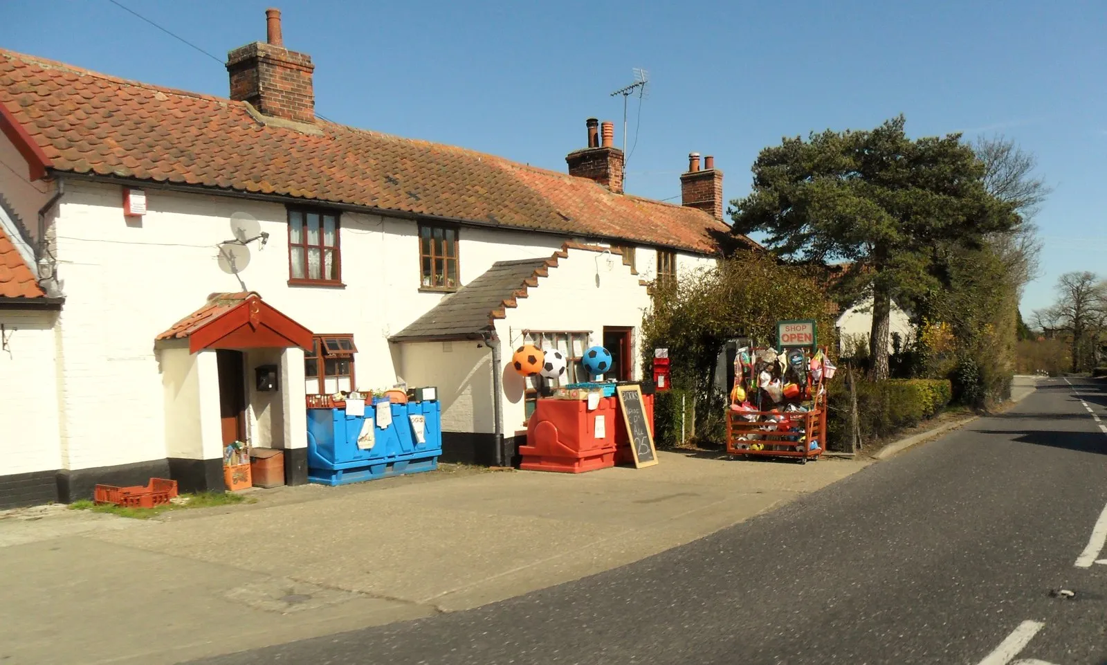 Photo showing: Village shop, Pettaugh, Suffolk