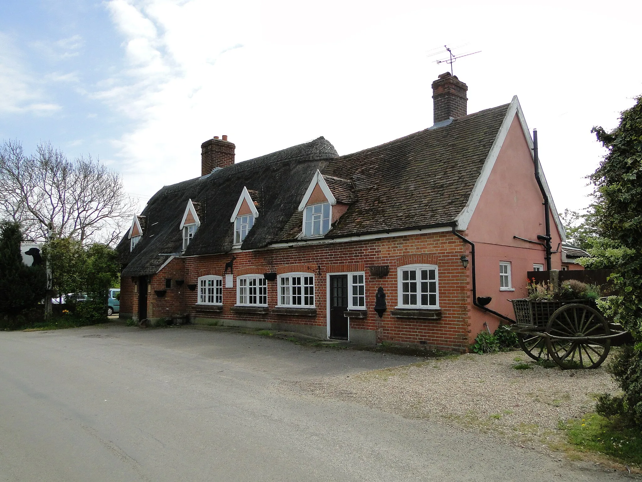 Photo showing: 'The Doberman' public house and Inn at Framsden