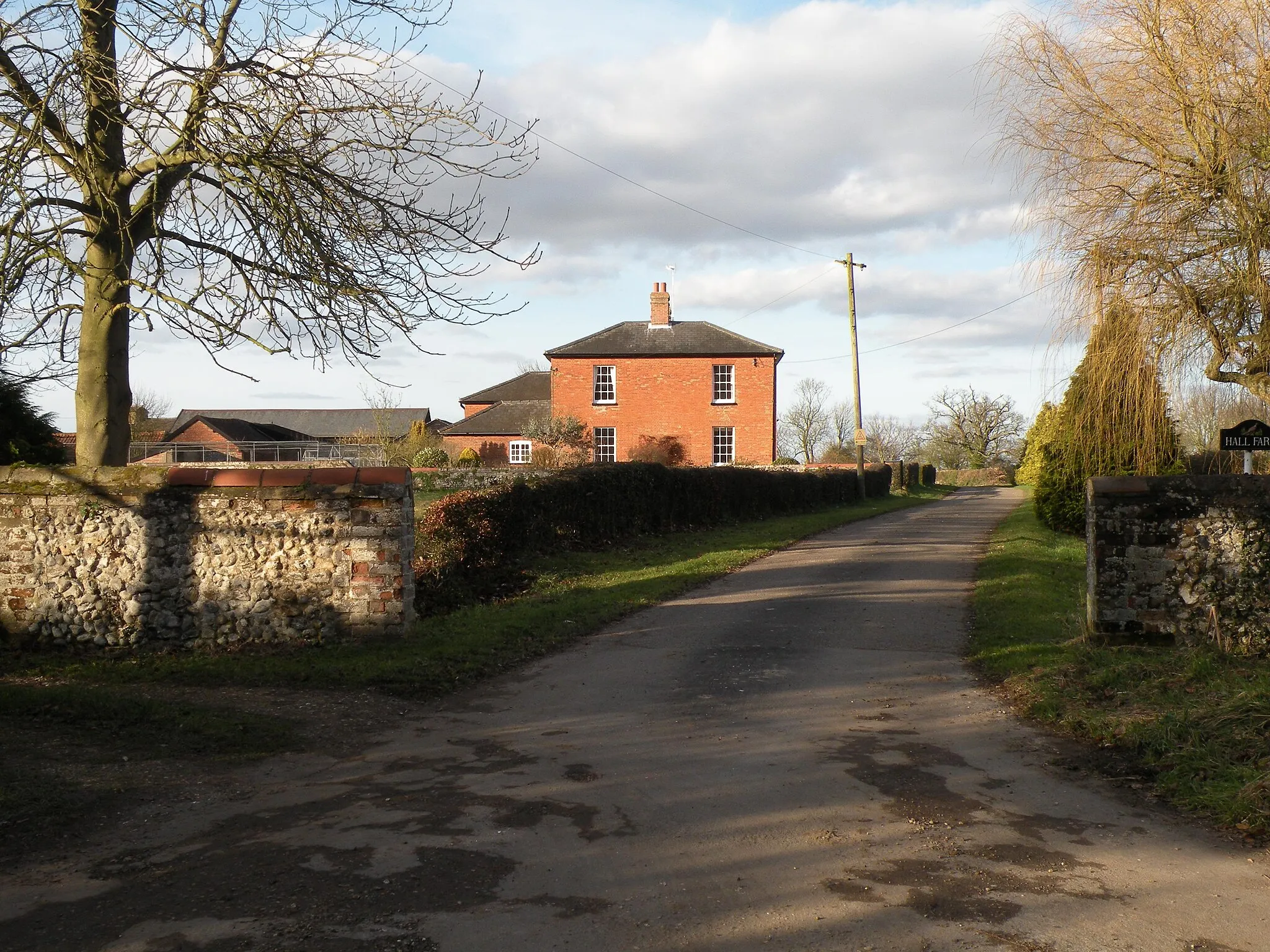 Photo showing: A view of Hall Farm