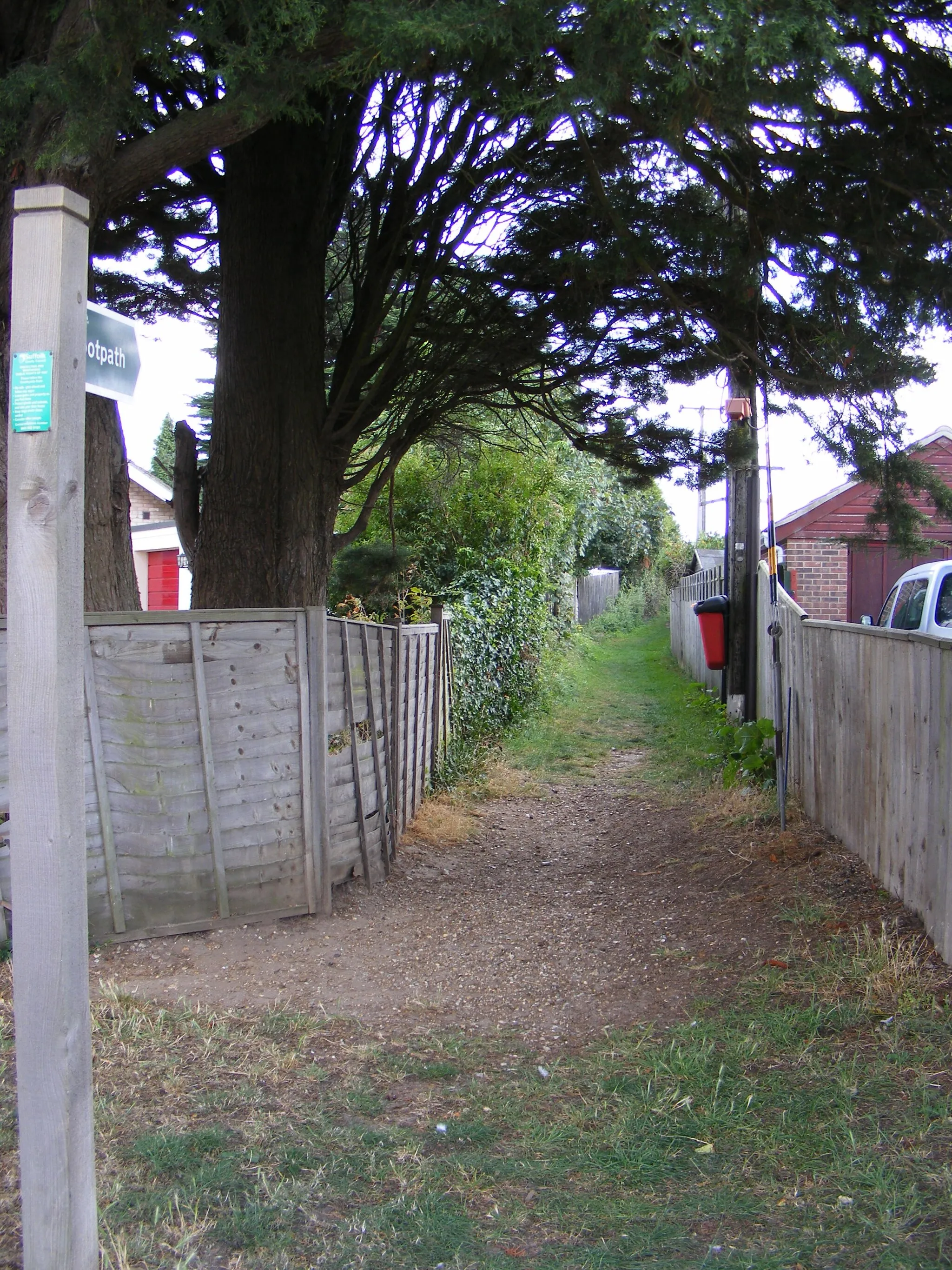 Photo showing: Footpath off Judith Avenue