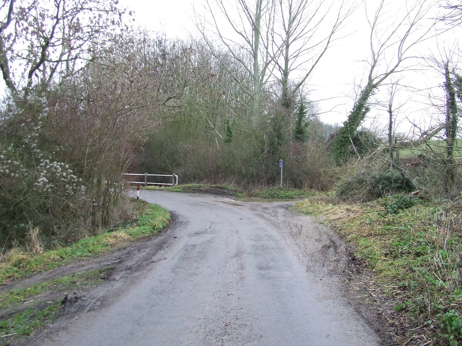 Photo showing: Bottom Of Spinney Hill