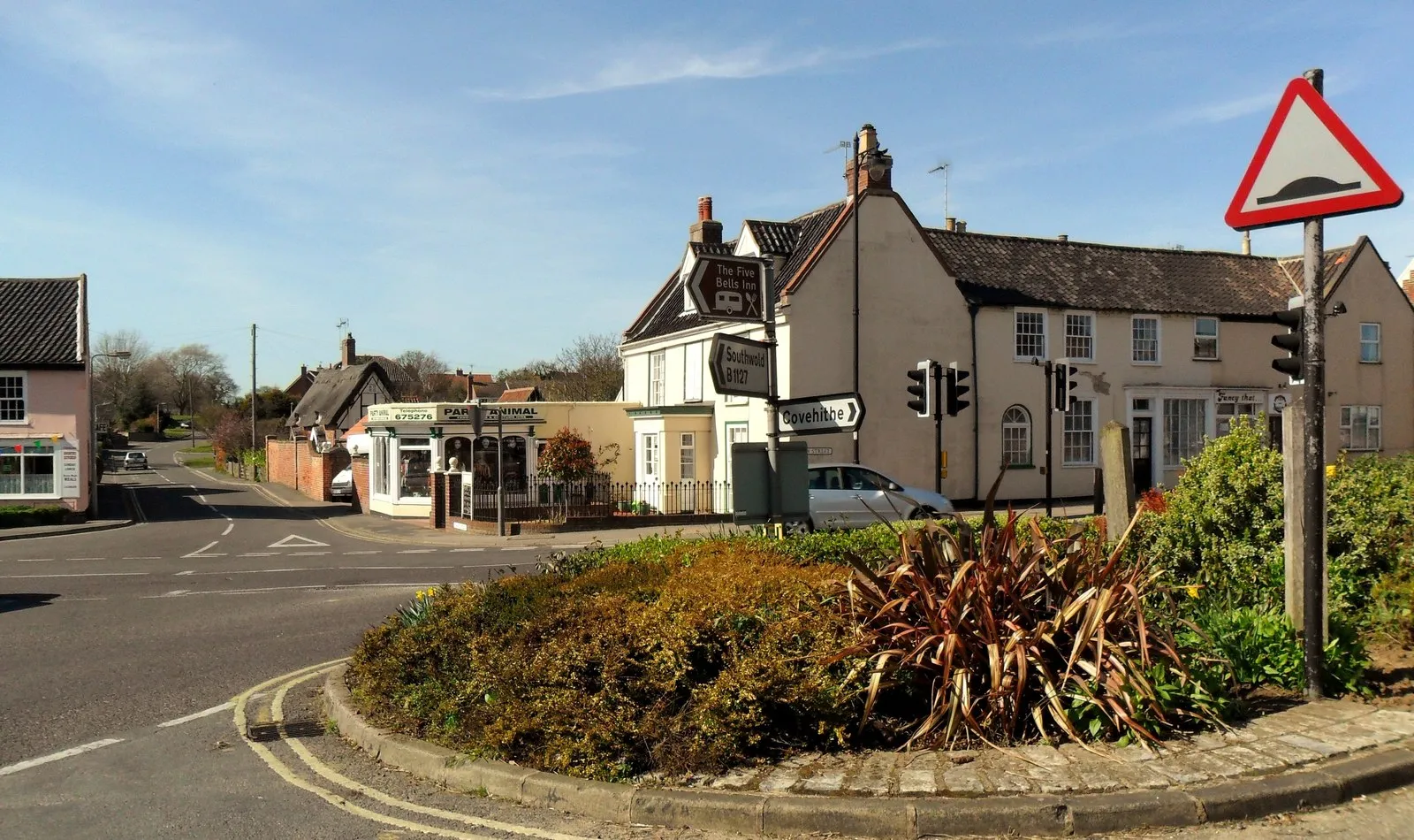 Photo showing: Crossroads in Wrentham, Suffolk