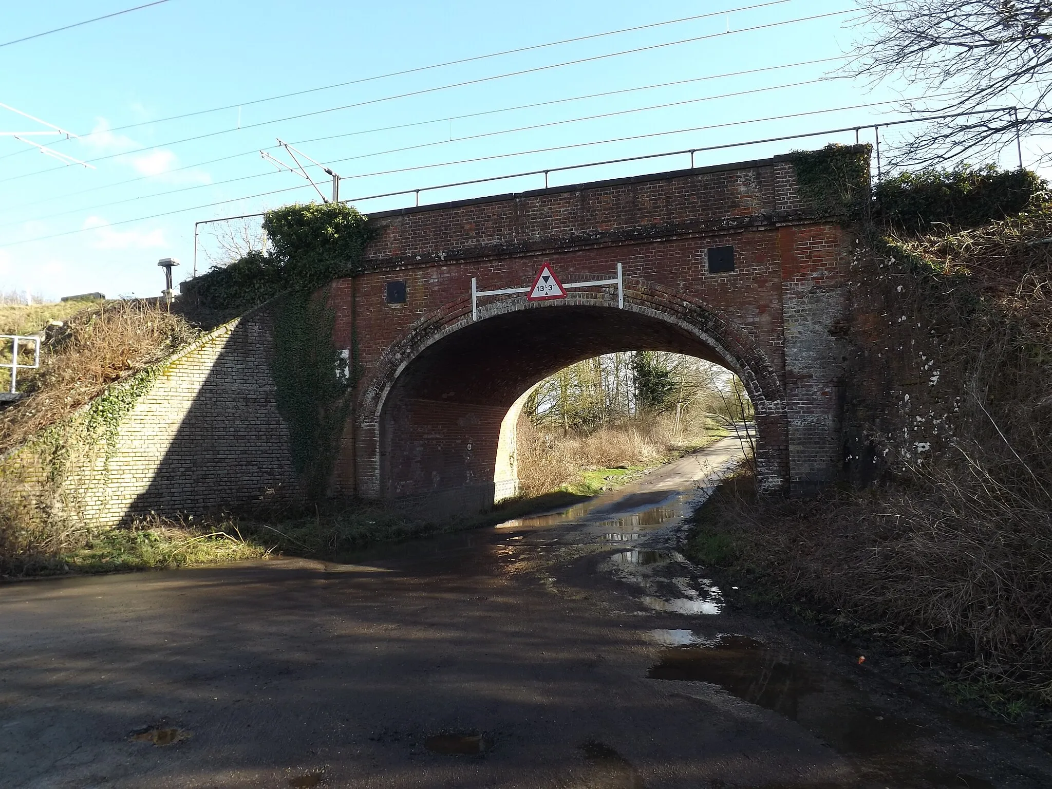 Photo showing: Arch Bridge on Mellis Road