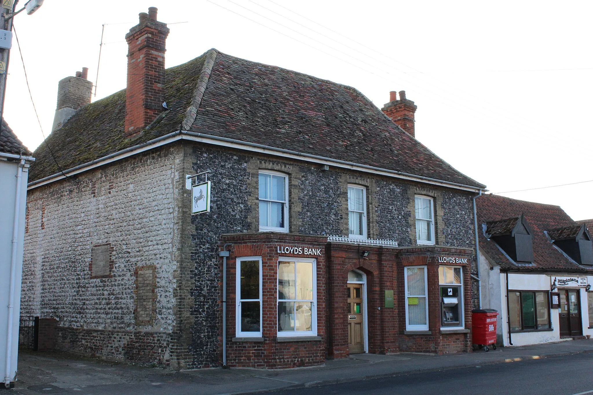 Photo showing: Lloyds Bank in Lakenheath, Suffolk.