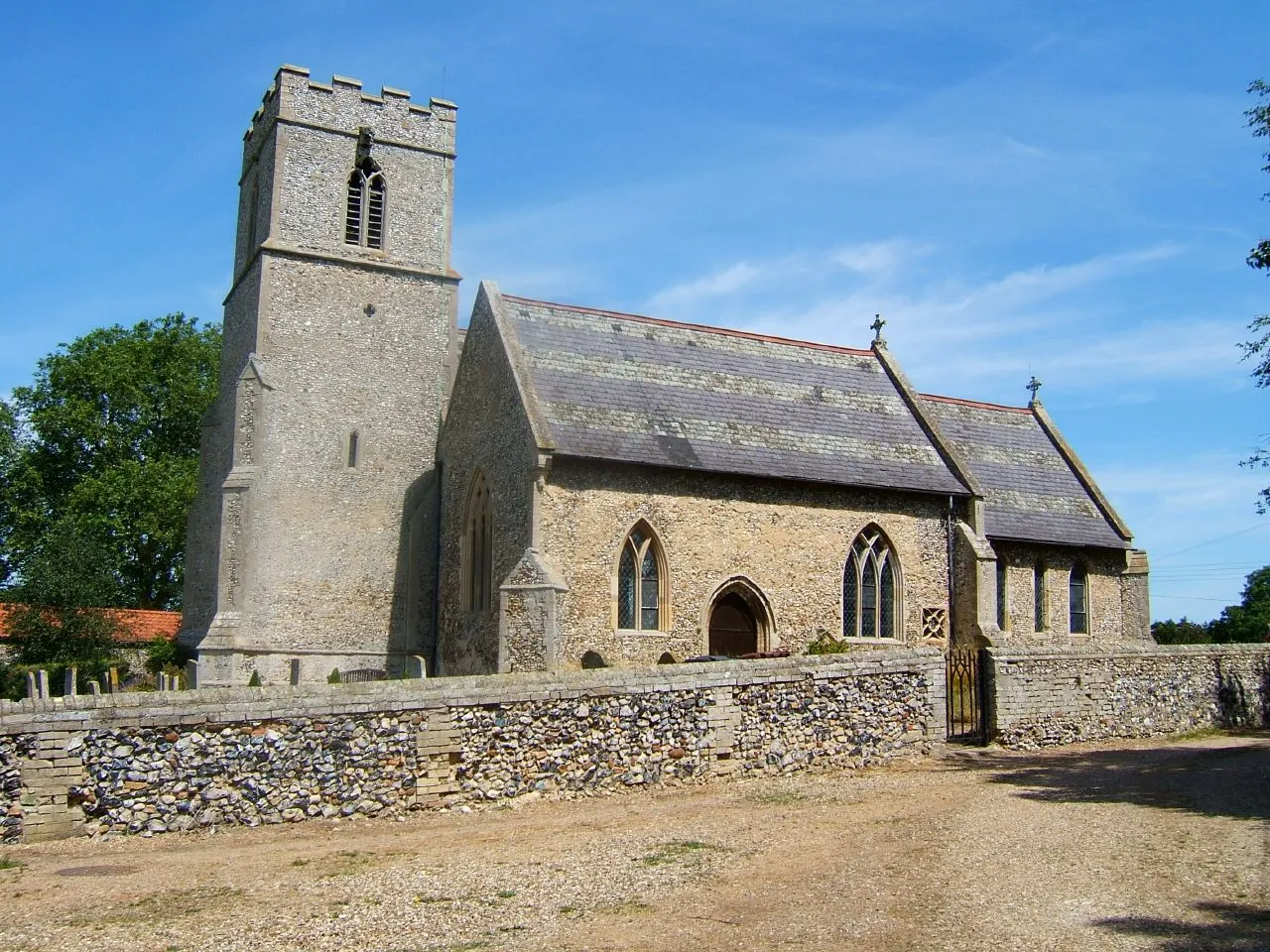 Photo showing: St Lawrence's parish church, Eriswell, Suffolk, seen from the south