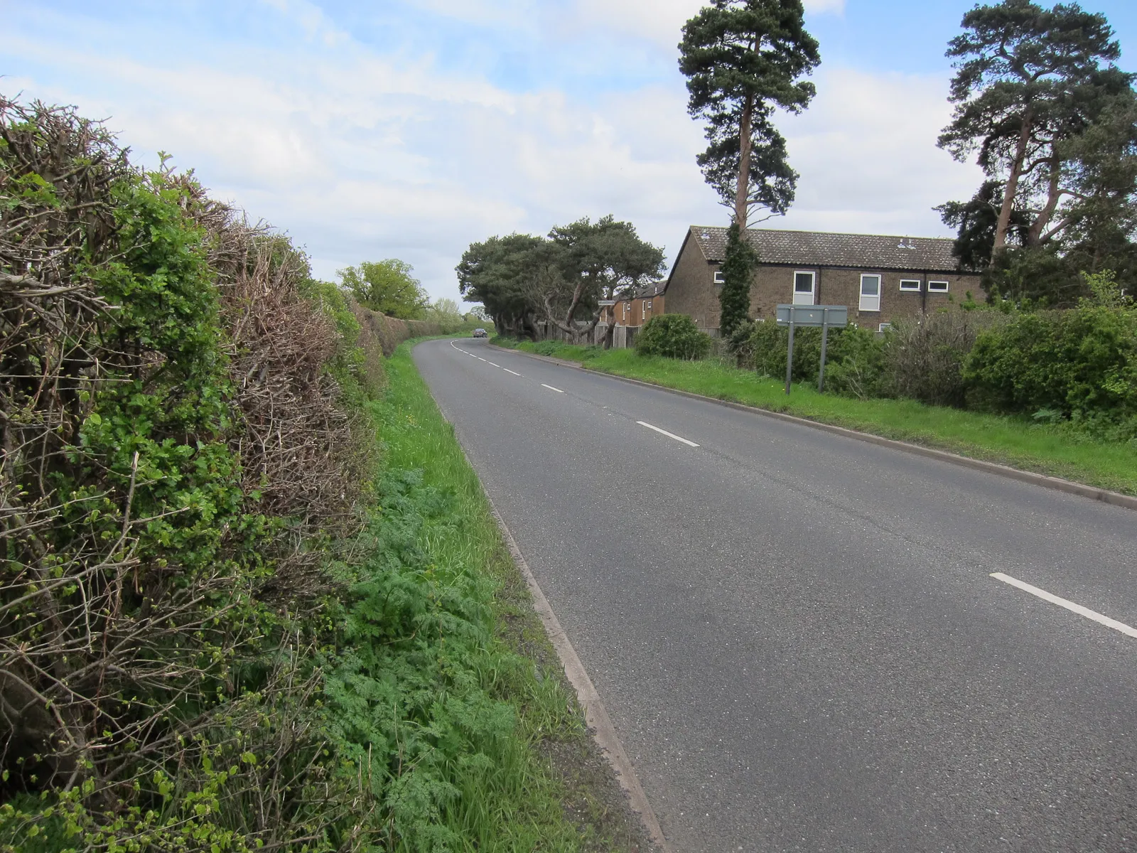 Photo showing: B1112 past Lakenheath Airfield