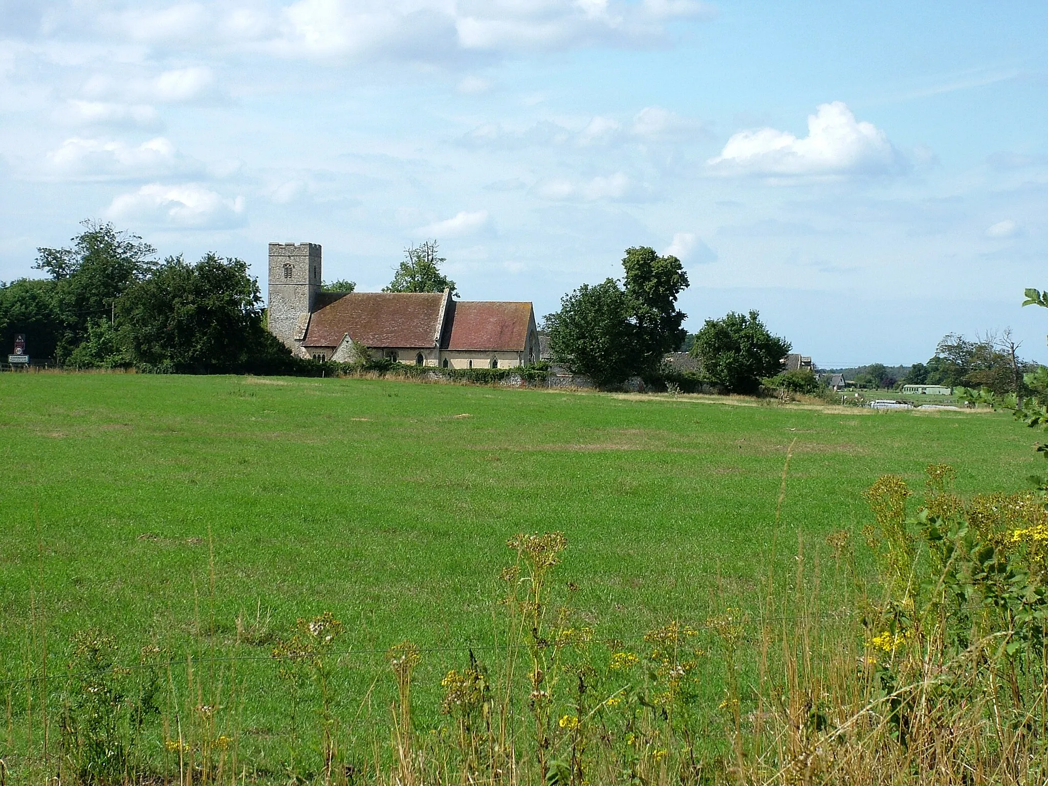 Photo showing: Cavenham church and houses
