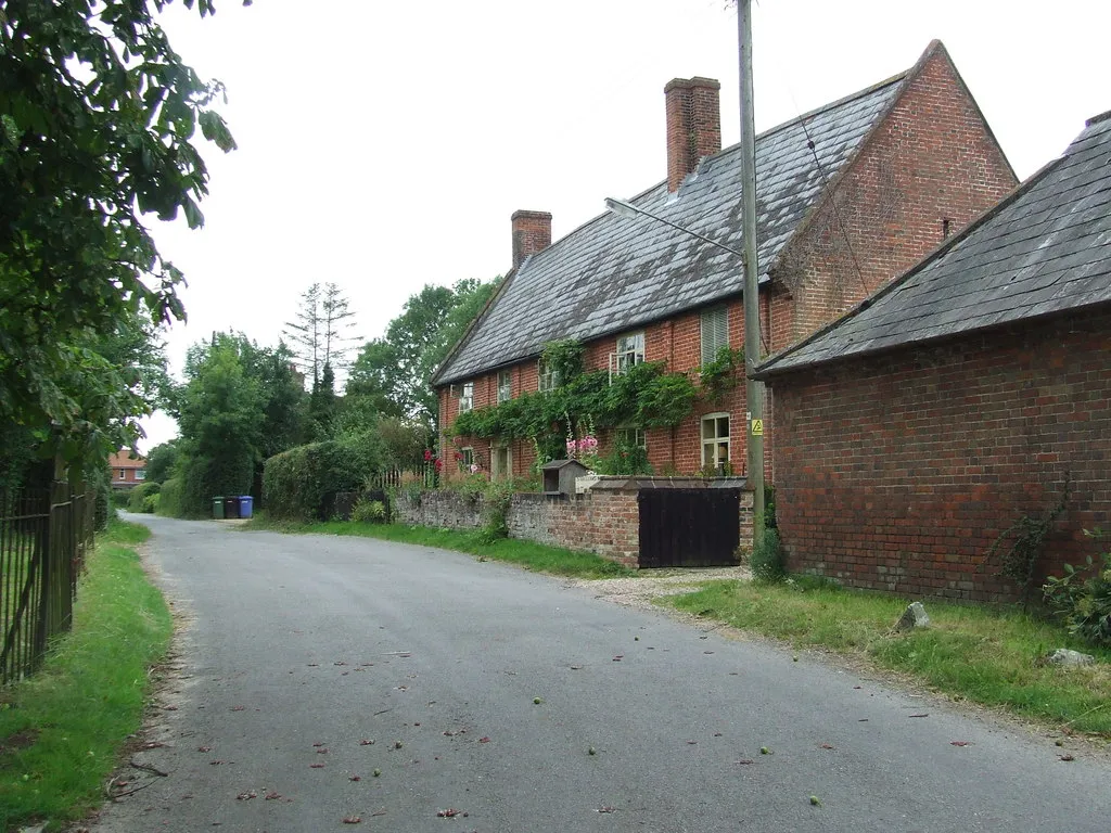 Photo showing: Old House
