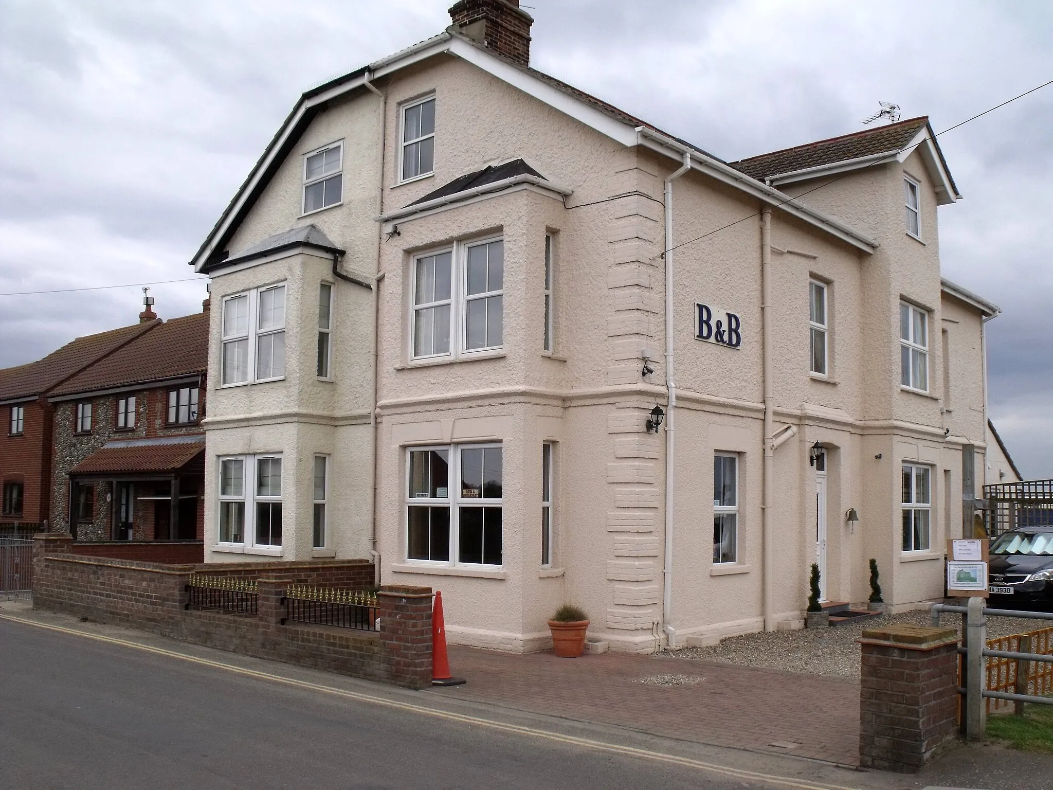 Photo showing: Bed and Breakfast property, Beach Road, Sea Palling