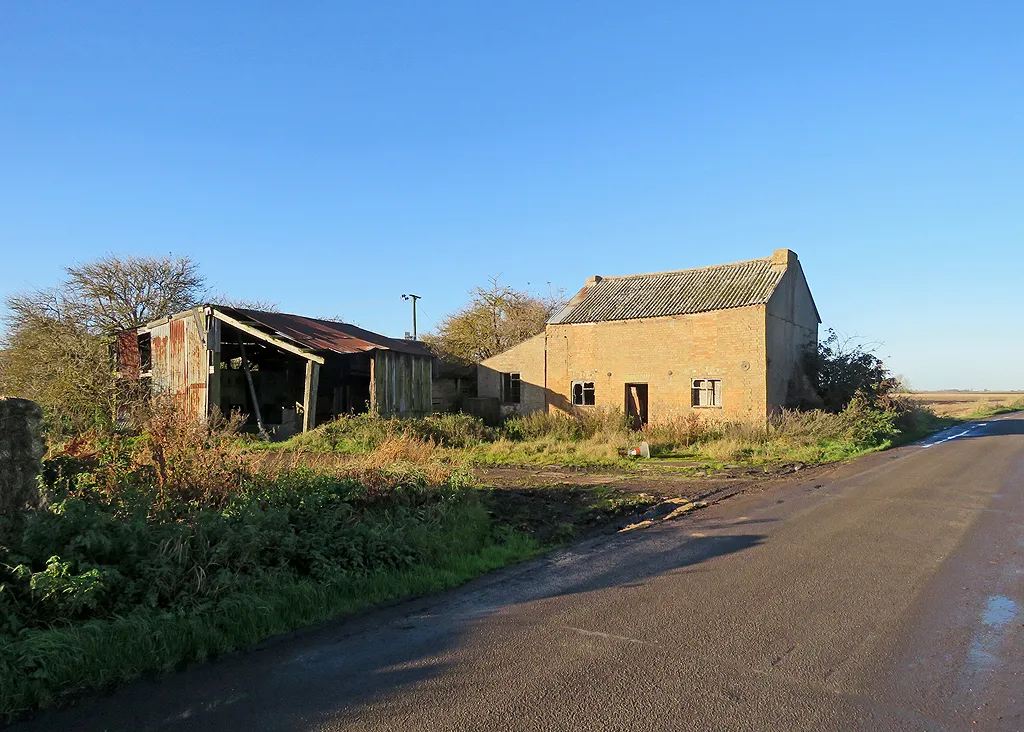 Photo showing: Abandoned barns at West Fen Farm