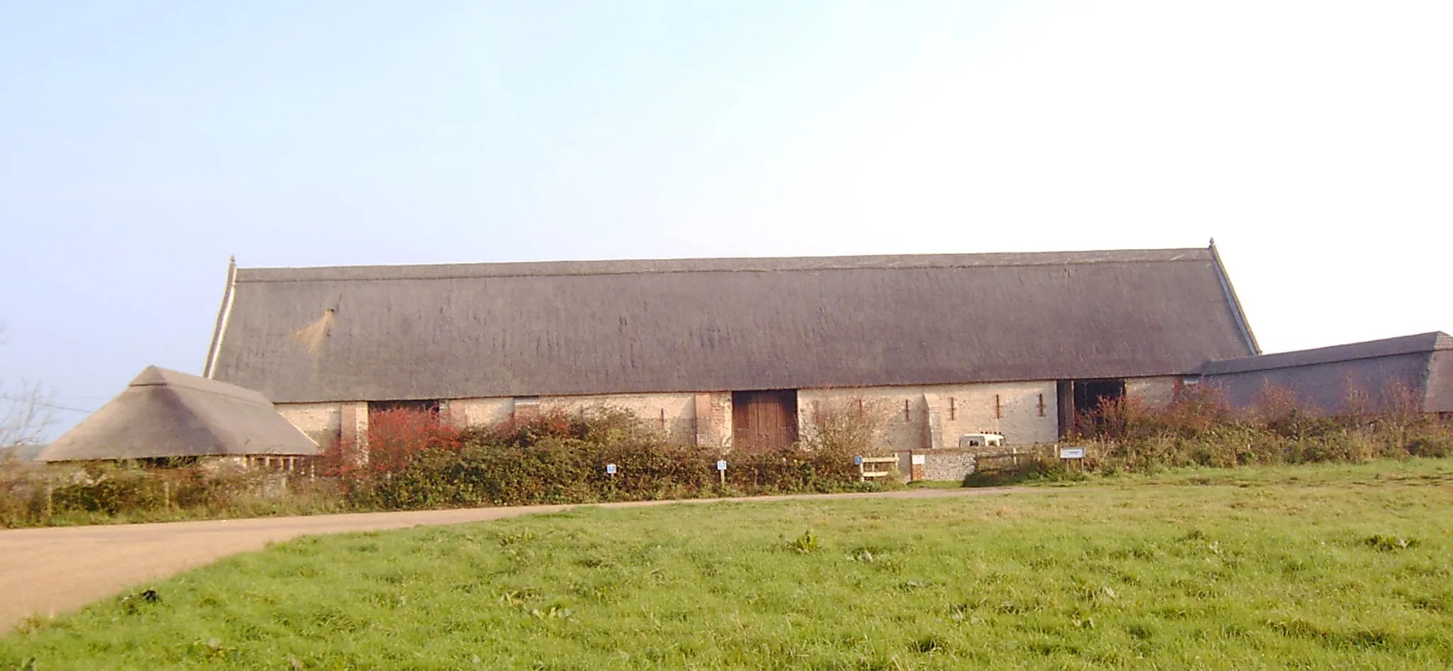 Photo showing: Waxham Great Barn, a 16th-century barn at Waxham in Norfolk, England.