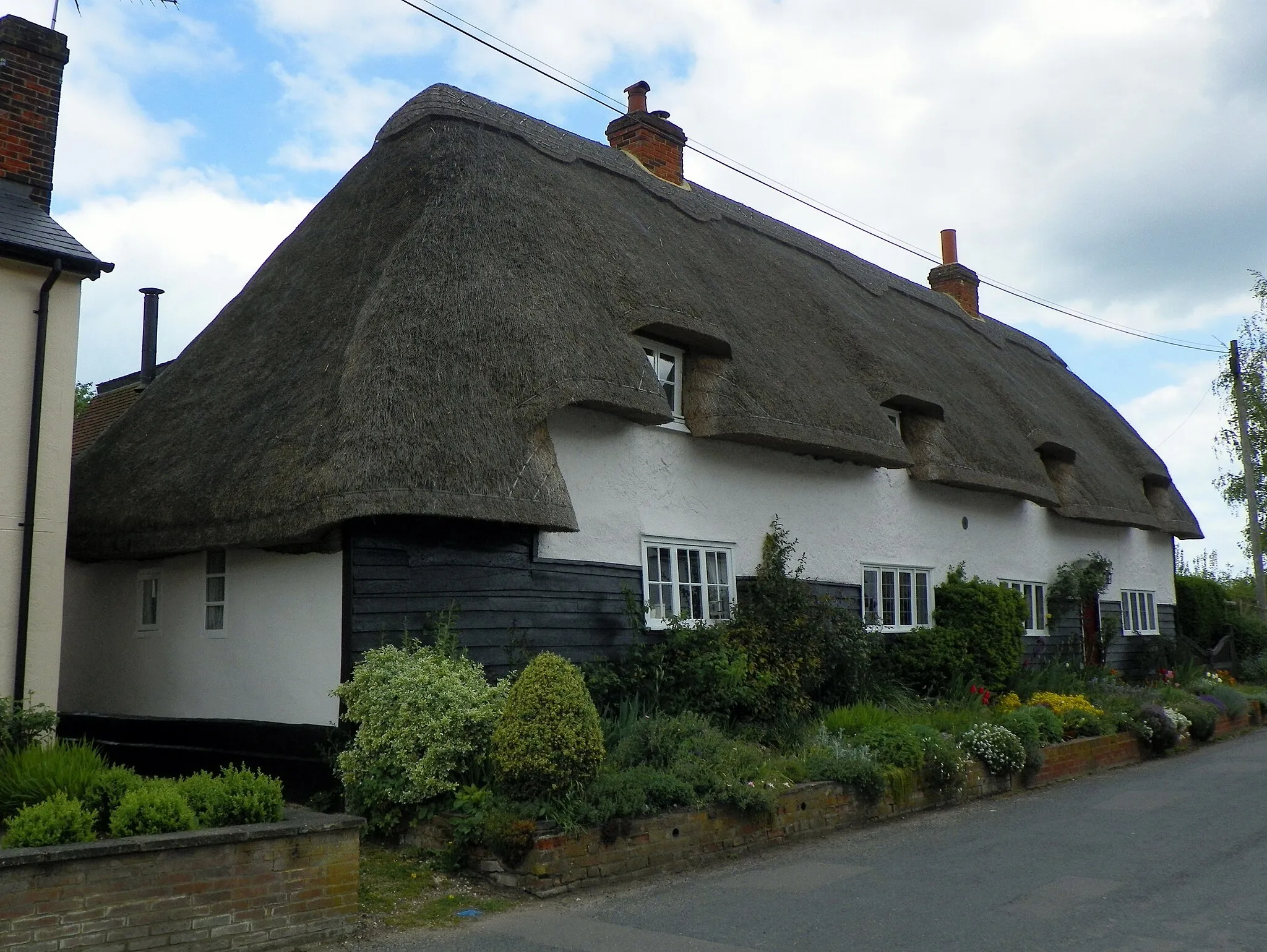 Photo showing: Thatch End, Furneux Pelham, Hertfordshire (Grade II).

GOC Hertfordshire's walk on 14 May 2016, in and around Furneux Pelham, Brent Pelham and Stocking Pelham, Hertfordshire. David W led this 10.2-mile walk, attended by 16 people. You can view my other photos of this event, read the original event report, find out more about the Gay Outdoor Club or see my collections.
