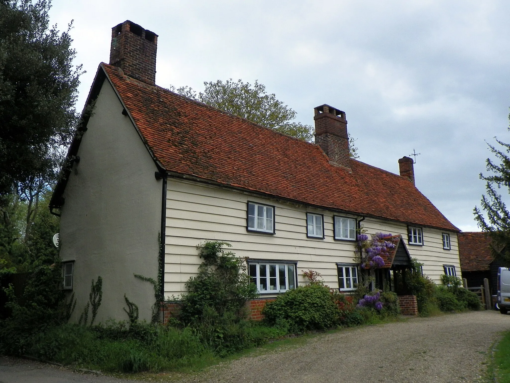 Photo showing: The Chantry House, Furneux Pelham, Hertfordshire (Grade II).

GOC Hertfordshire's walk on 14 May 2016, in and around Furneux Pelham, Brent Pelham and Stocking Pelham, Hertfordshire. David W led this 10.2-mile walk, attended by 16 people. You can view my other photos of this event, read the original event report, find out more about the Gay Outdoor Club or see my collections.