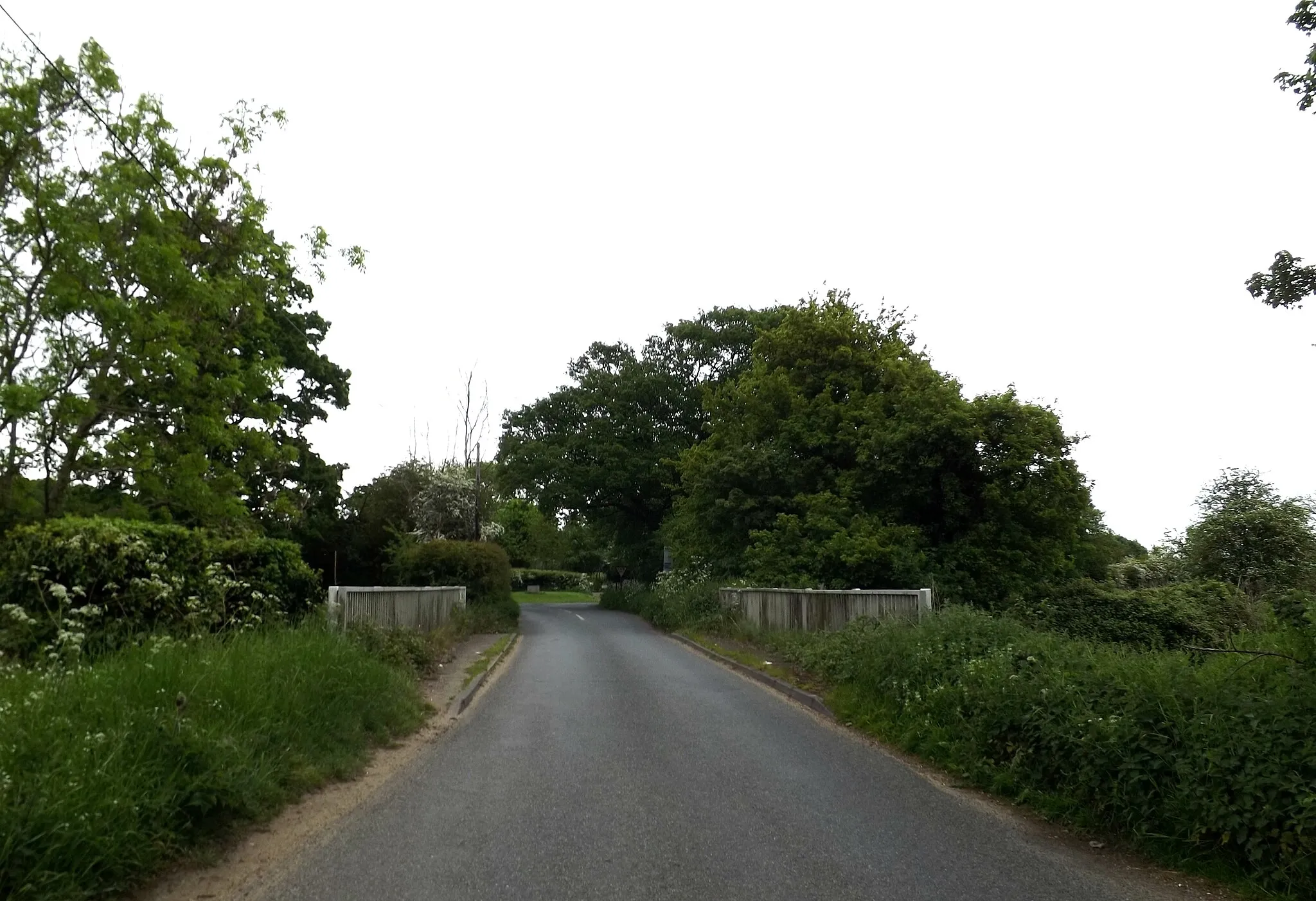 Photo showing: Church Road & Bridge