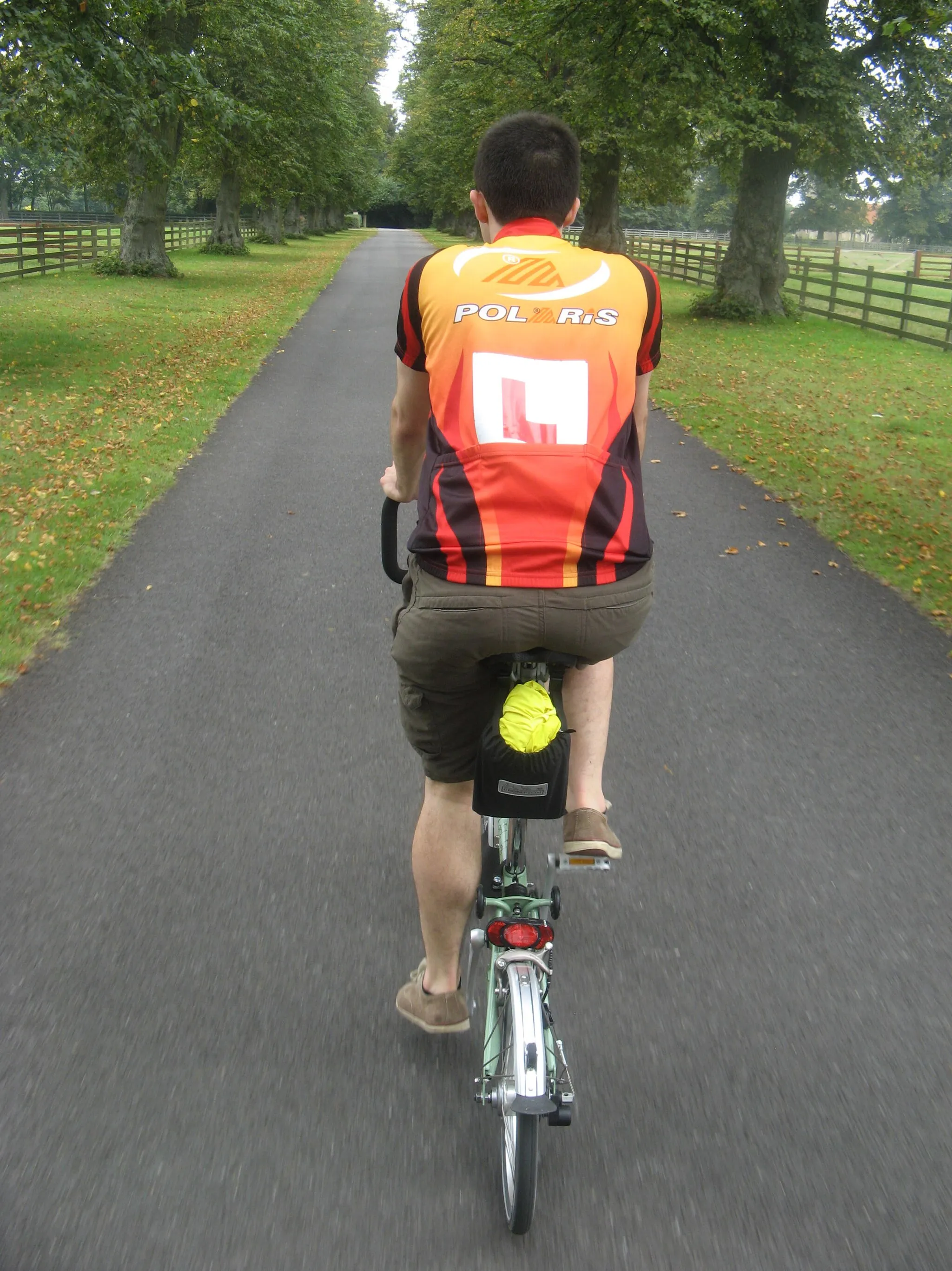 Photo showing: Cyclist with L-plate, Learner cyclist, stunted for website