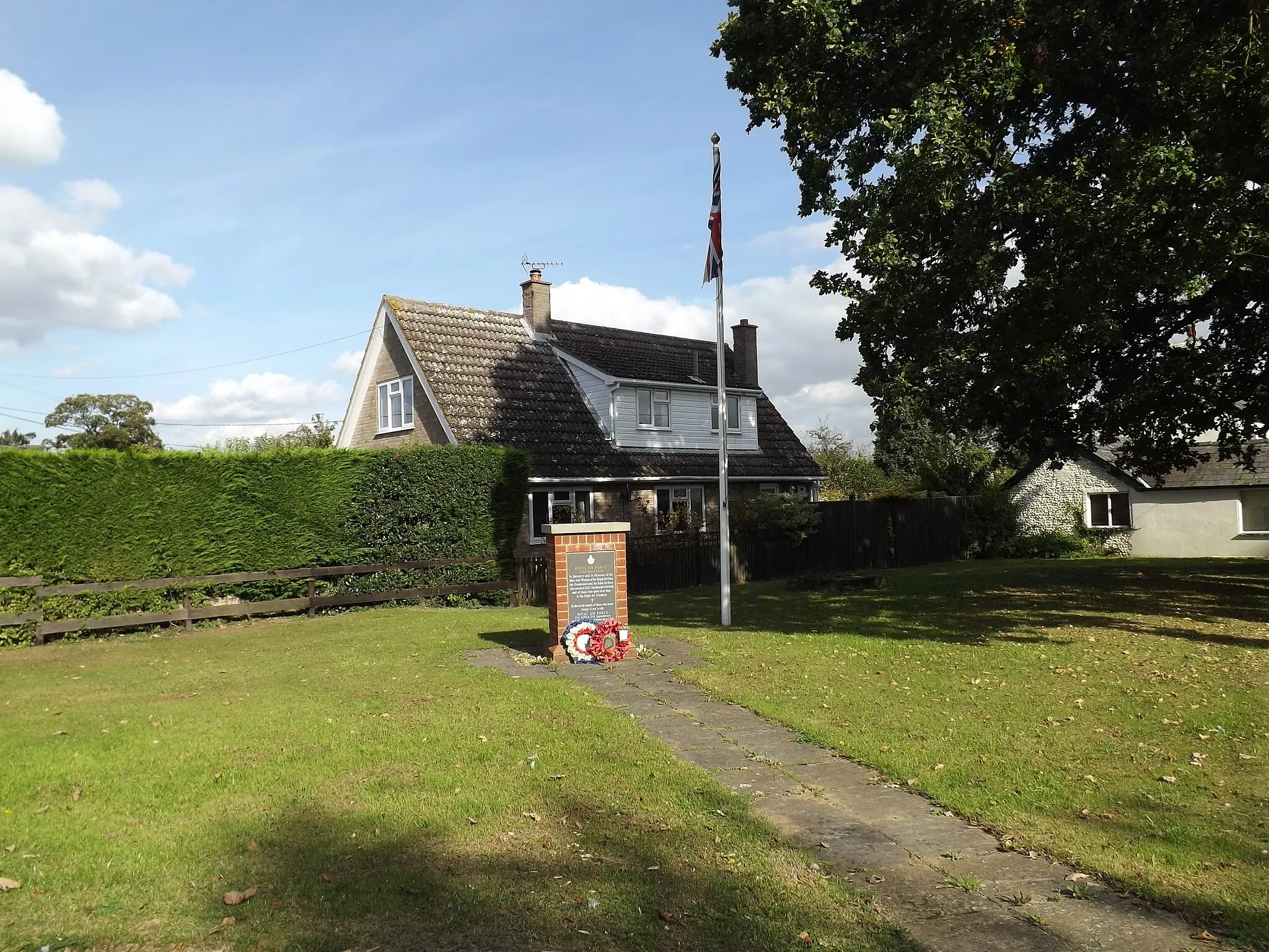 Photo showing: Memorial to RAF Chedburgh