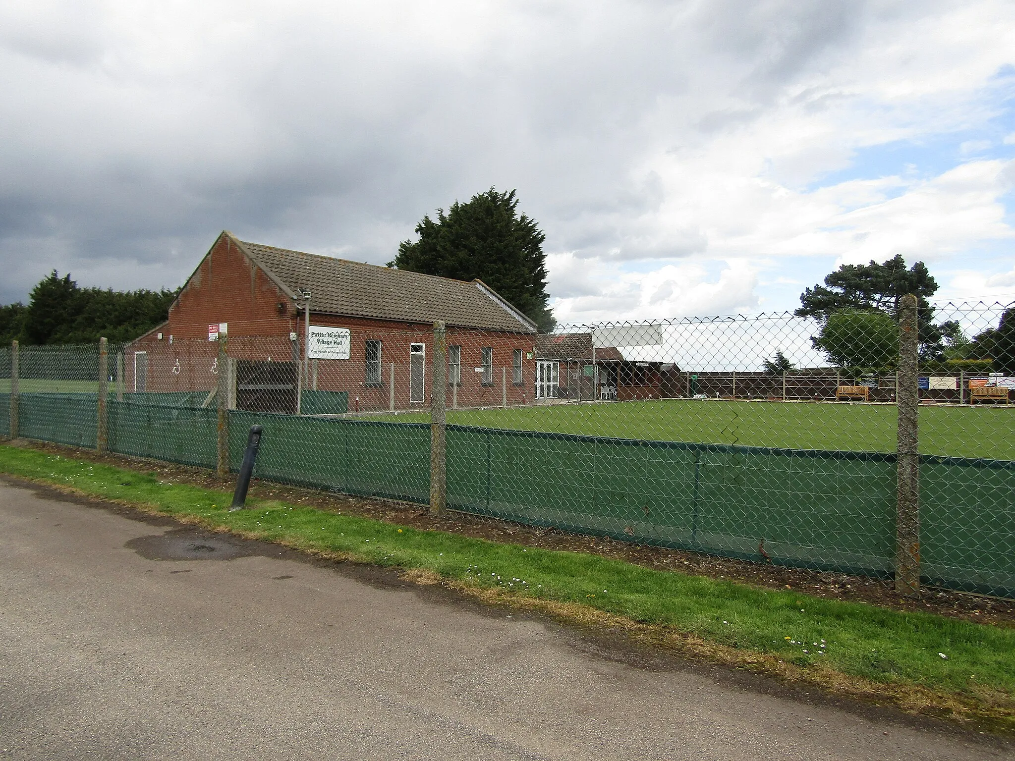 Photo showing: Potter Higham village hall is located on School Road in the village of Potter Heigham, Norfolk, United Kingdom.