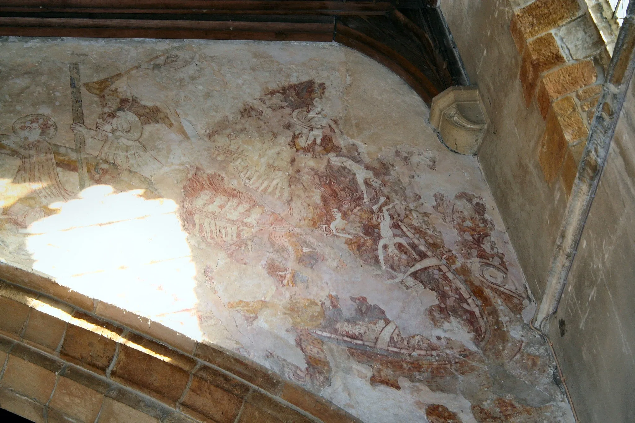 Photo showing: Part of a Mediaeval Doom painting above the chancel arch of All Saints' parish church, Great Harrowden, Northamptonshire