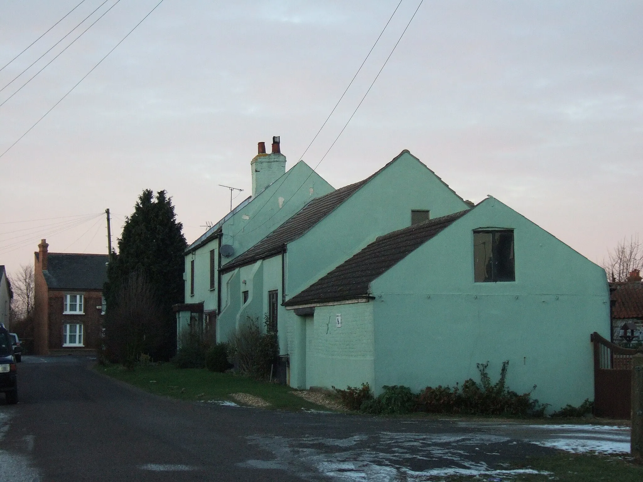 Photo showing: A green house with three gable ends