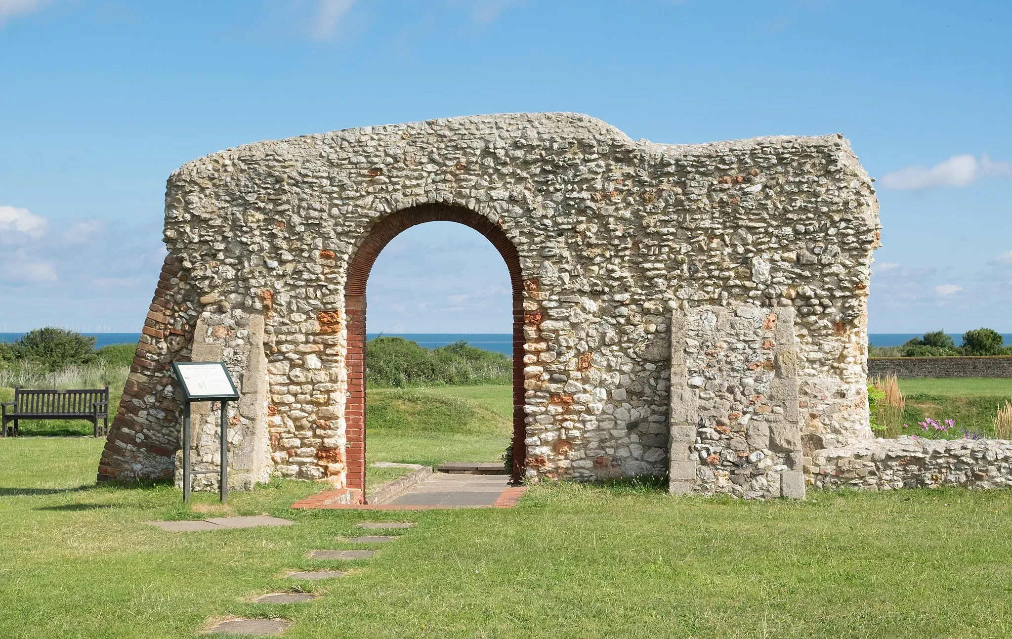 Photo showing: The remains of St. Edmund's Memorial Chapel, Old Hunstanton, Norfolk. Built in 1272 on the cliffs above the spot where Edmund landed in the Kingdom of East Anglia in 855 after crossing the North Sea from Germany.