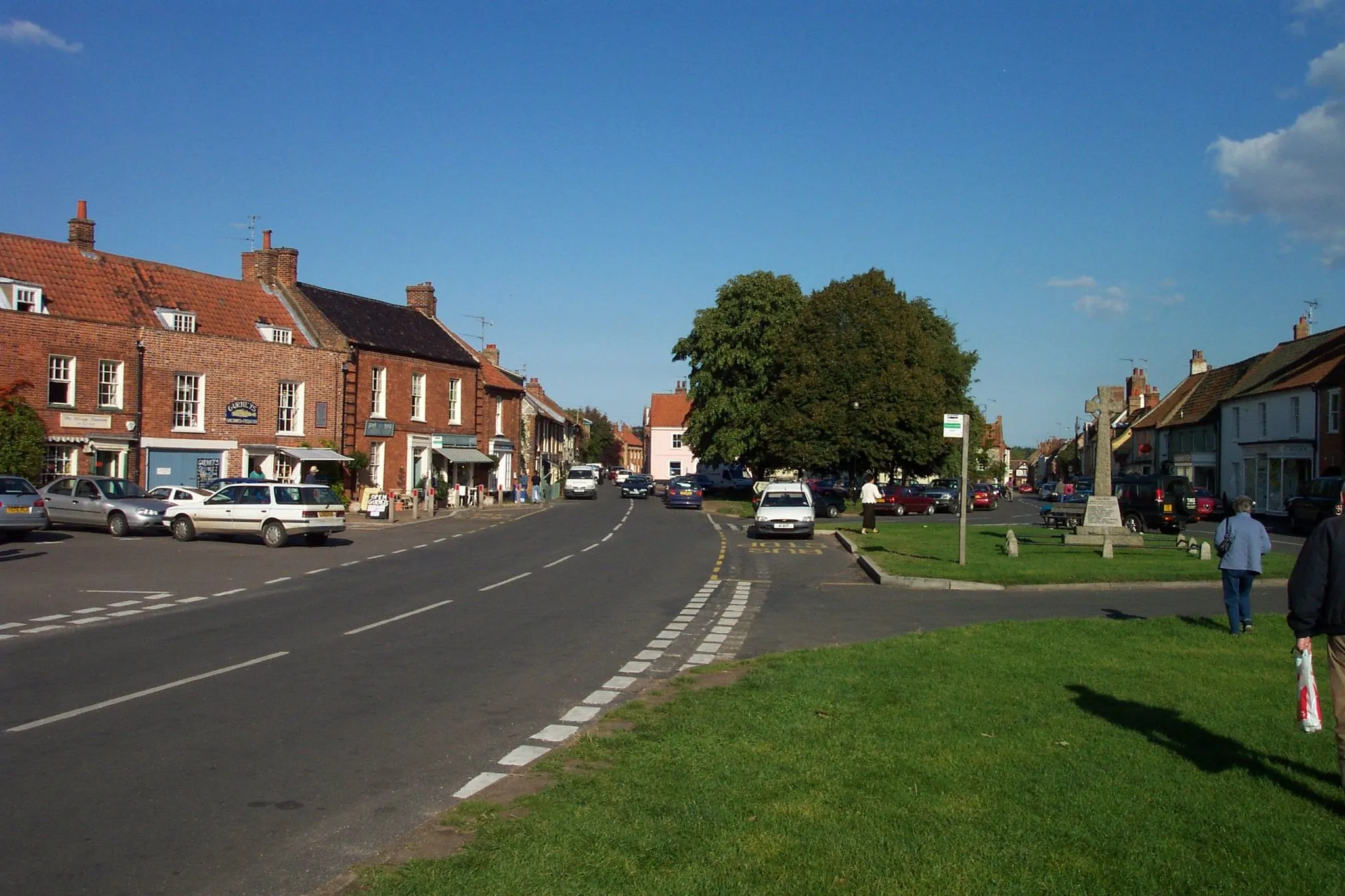 Photo showing: The village green in Burnham Market. For more information see the Wikipedia article Burnham Market.