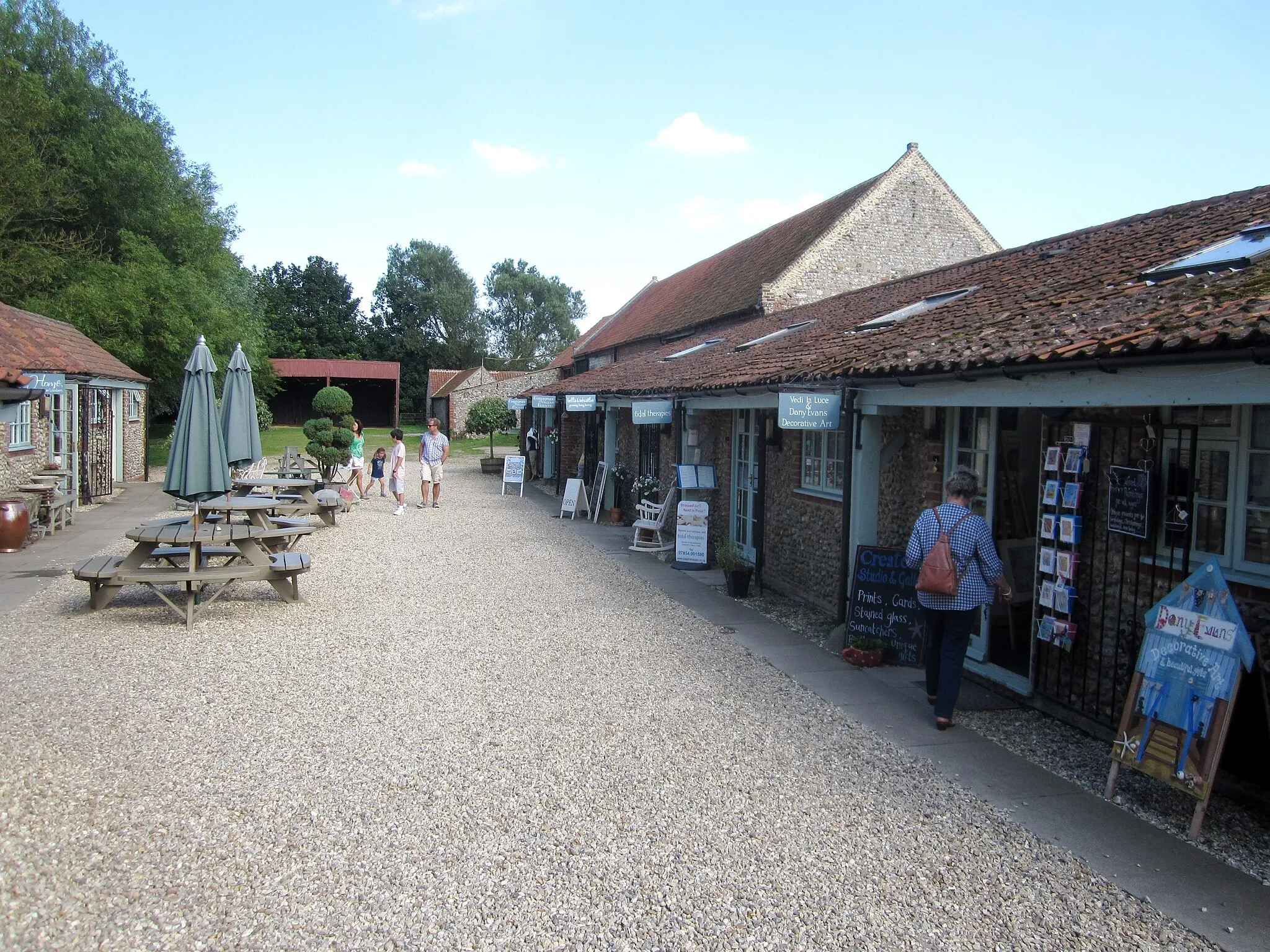 Photo showing: Abbey Farm shops