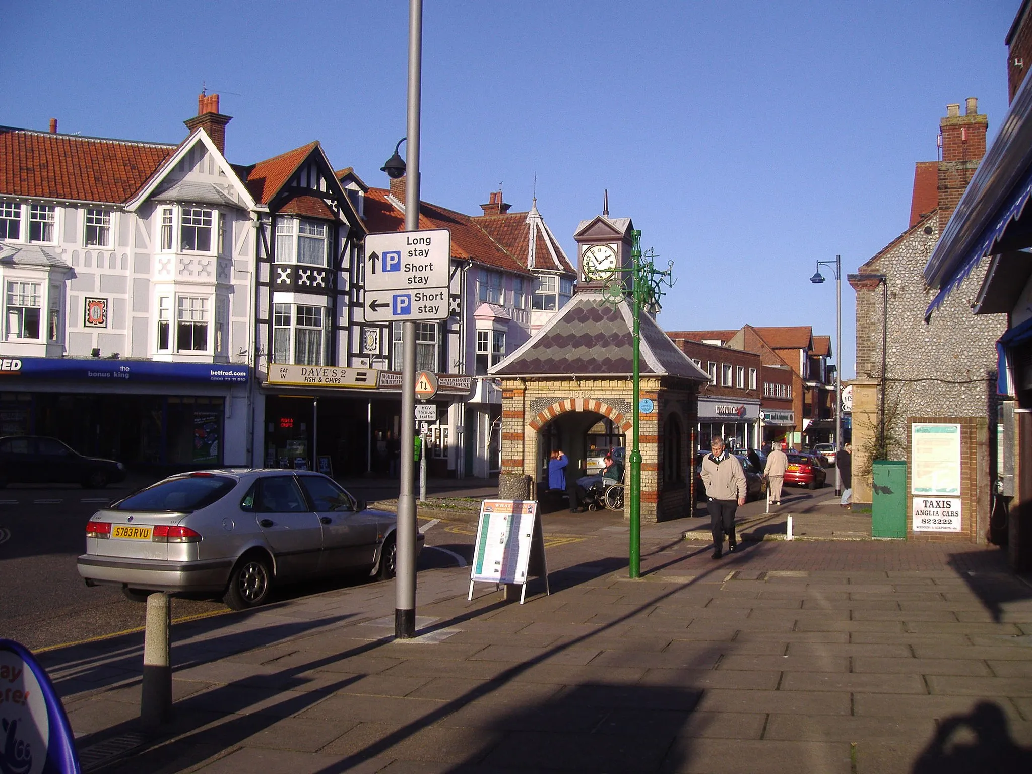 Photo showing: A Digital photograph of Sheringham Town Center at the junction of High street, Church street and Station road Taken on the 24 January 2008 by Stavros1 (talk) 18:12, 24 January 2008 (UTC)