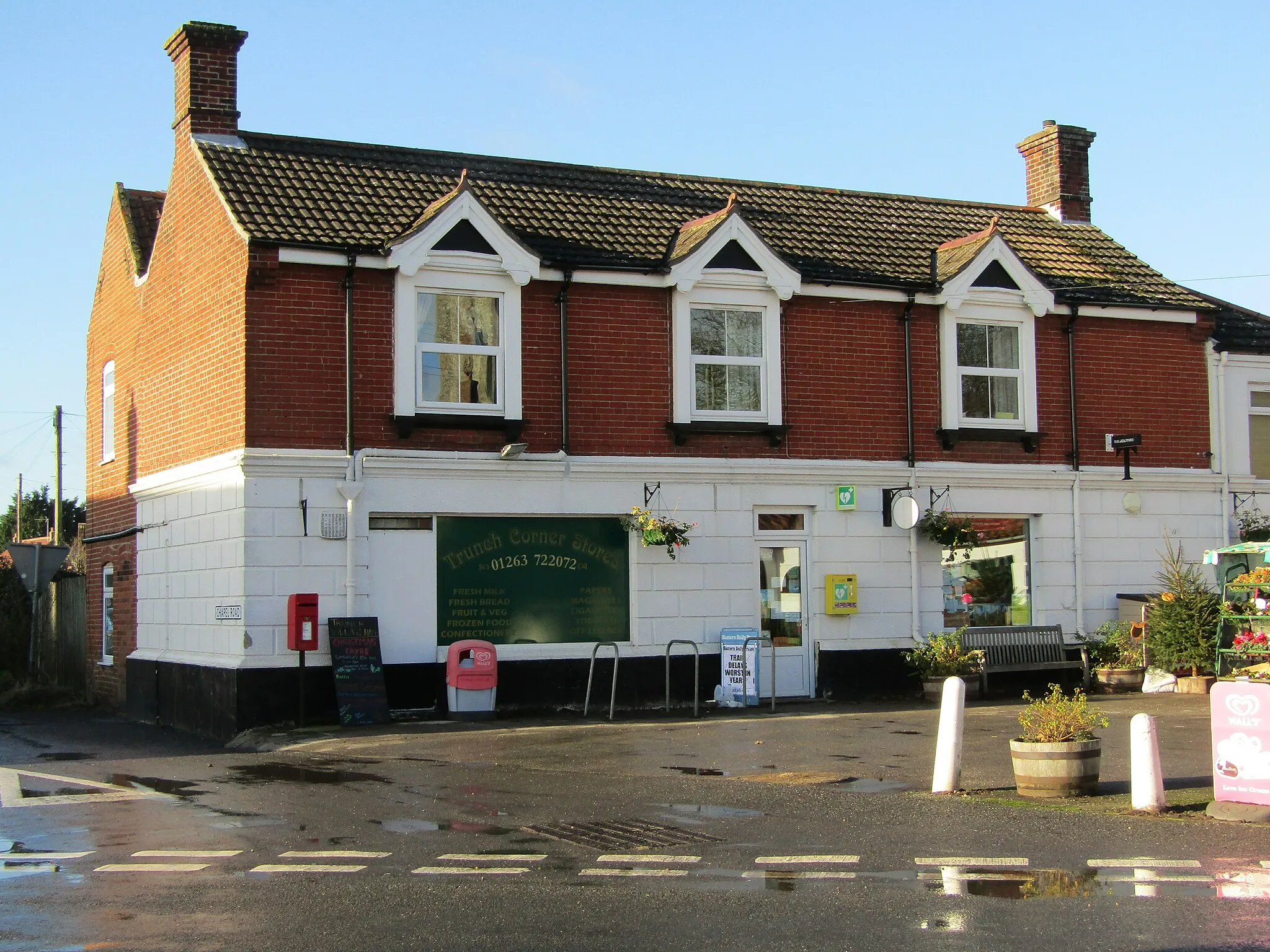 Photo showing: Trunch Corner stores is located on Gimingham Road within in the village of Trunch, Norfolk, England.