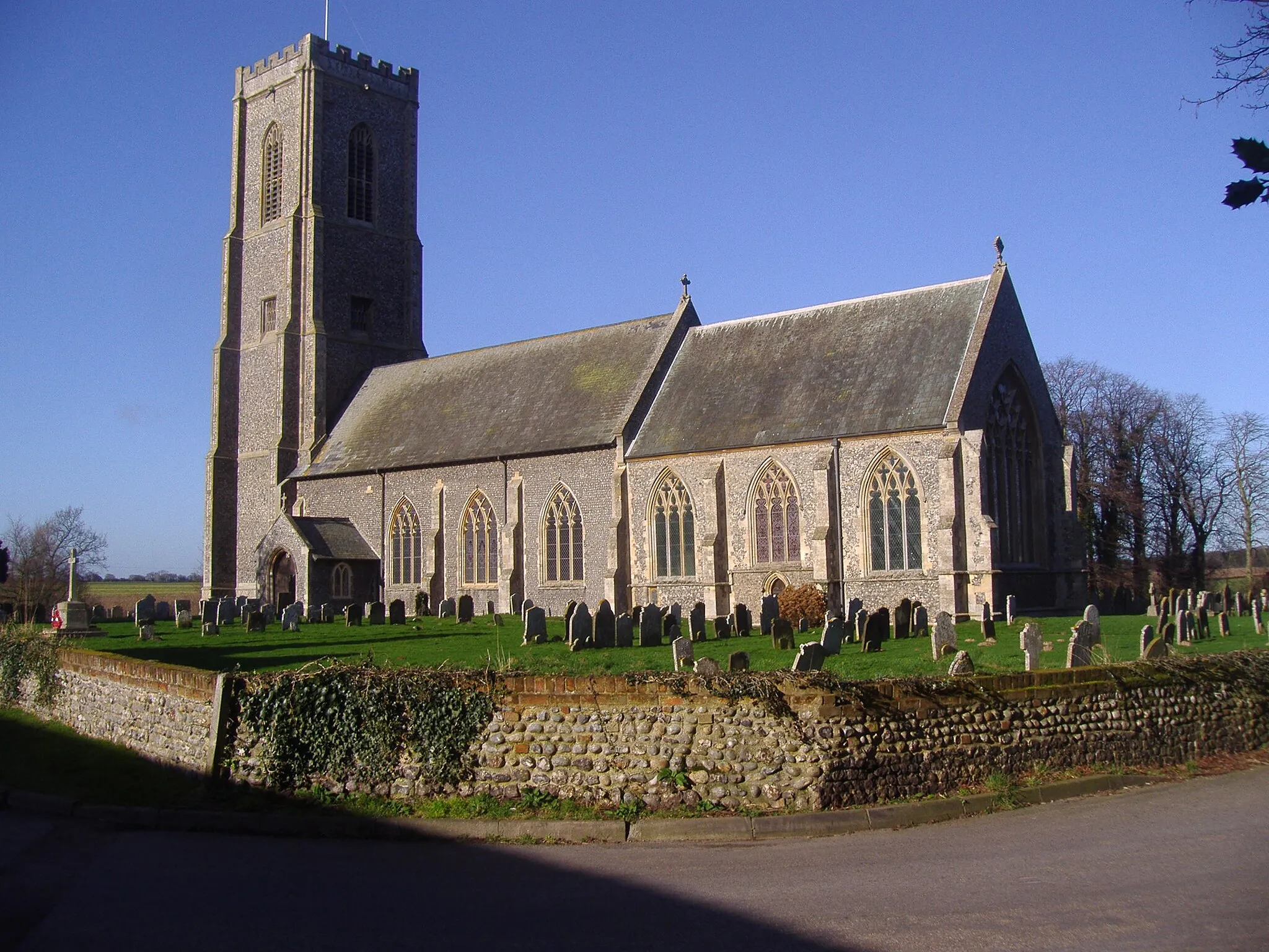 Photo showing: A digital pohotograph of Southrepps Parish Church taken on the 30th January 2008