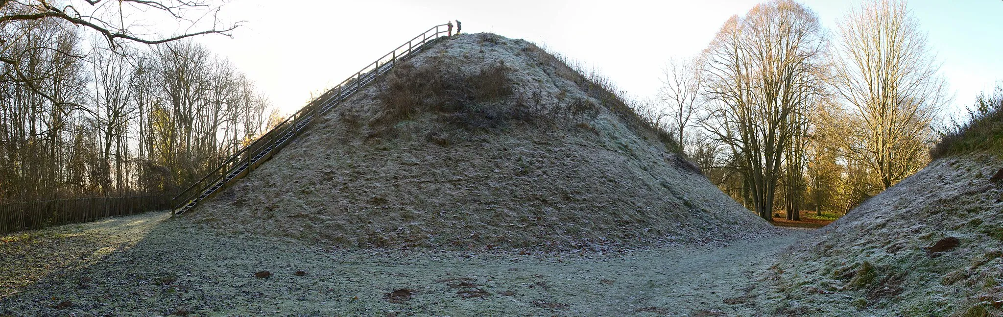 Photo showing: Side view of one of the Bartlow Mounds