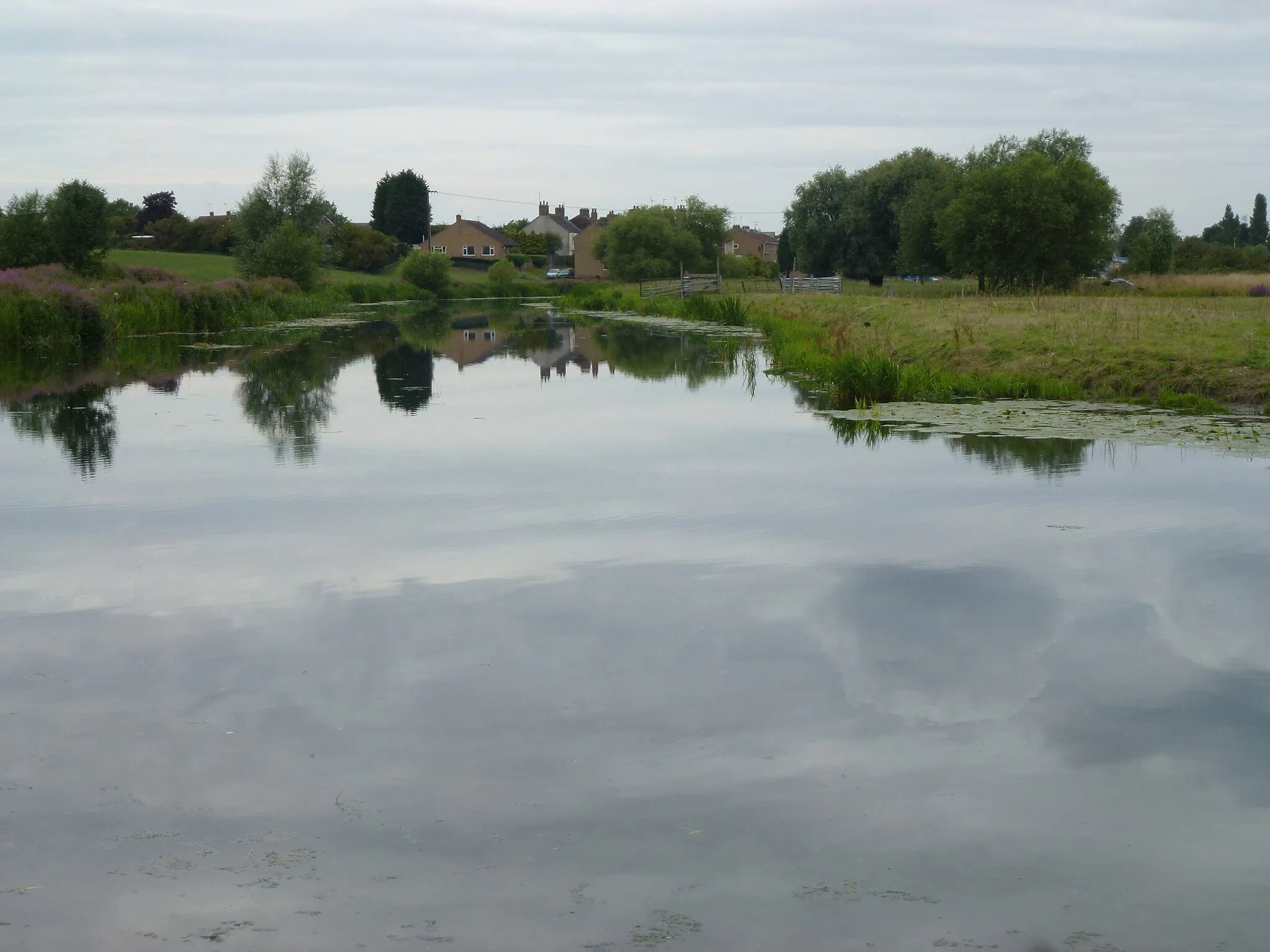 Photo showing: Back River near Stanground lock, Peterborough