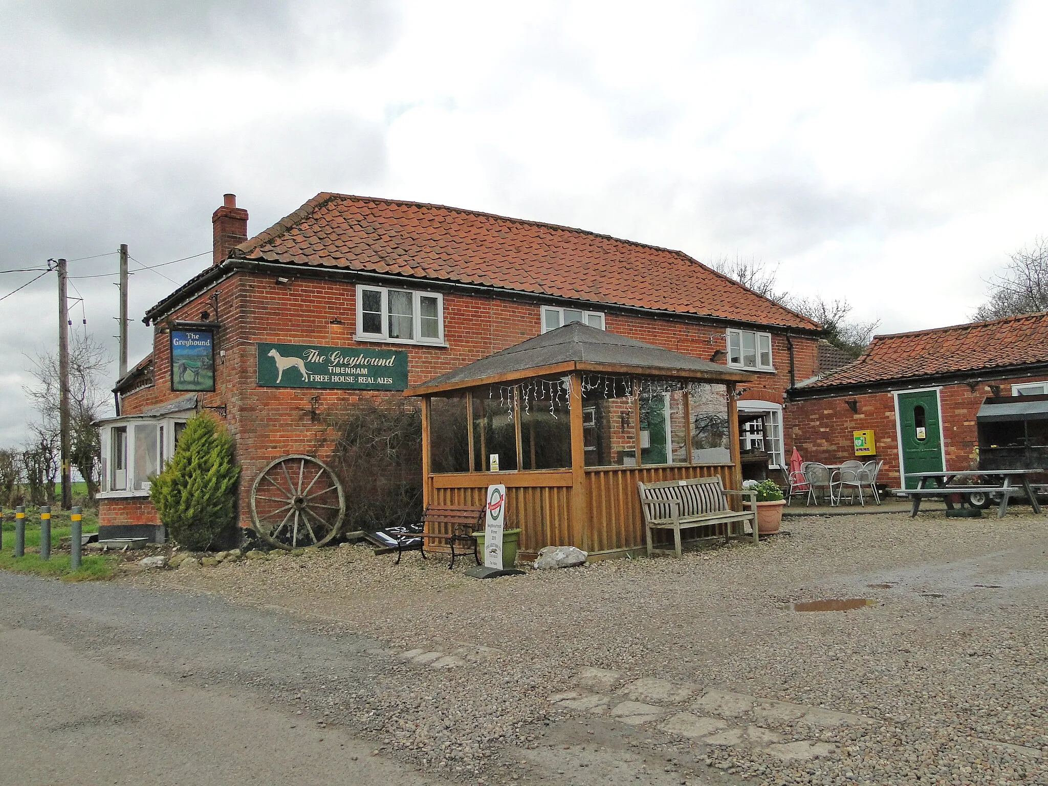 Photo showing: 'The Greyhound' public house at Tibenham