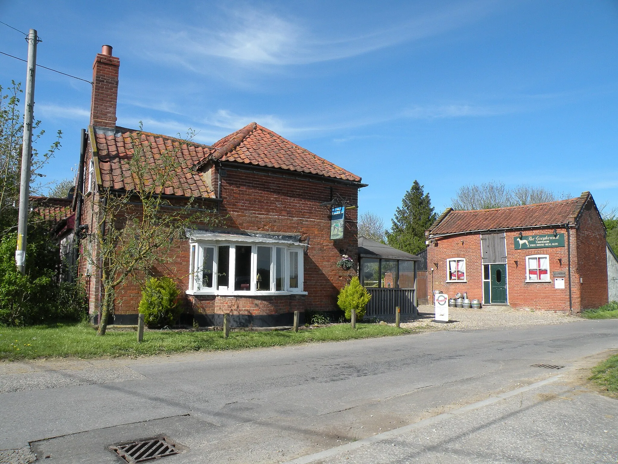 Photo showing: 'The Greyhound' public house at Tibenham