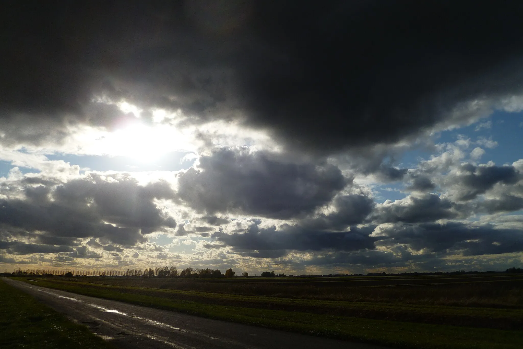 Photo showing: Autumn afternoon sun and clouds on Gravel Bank