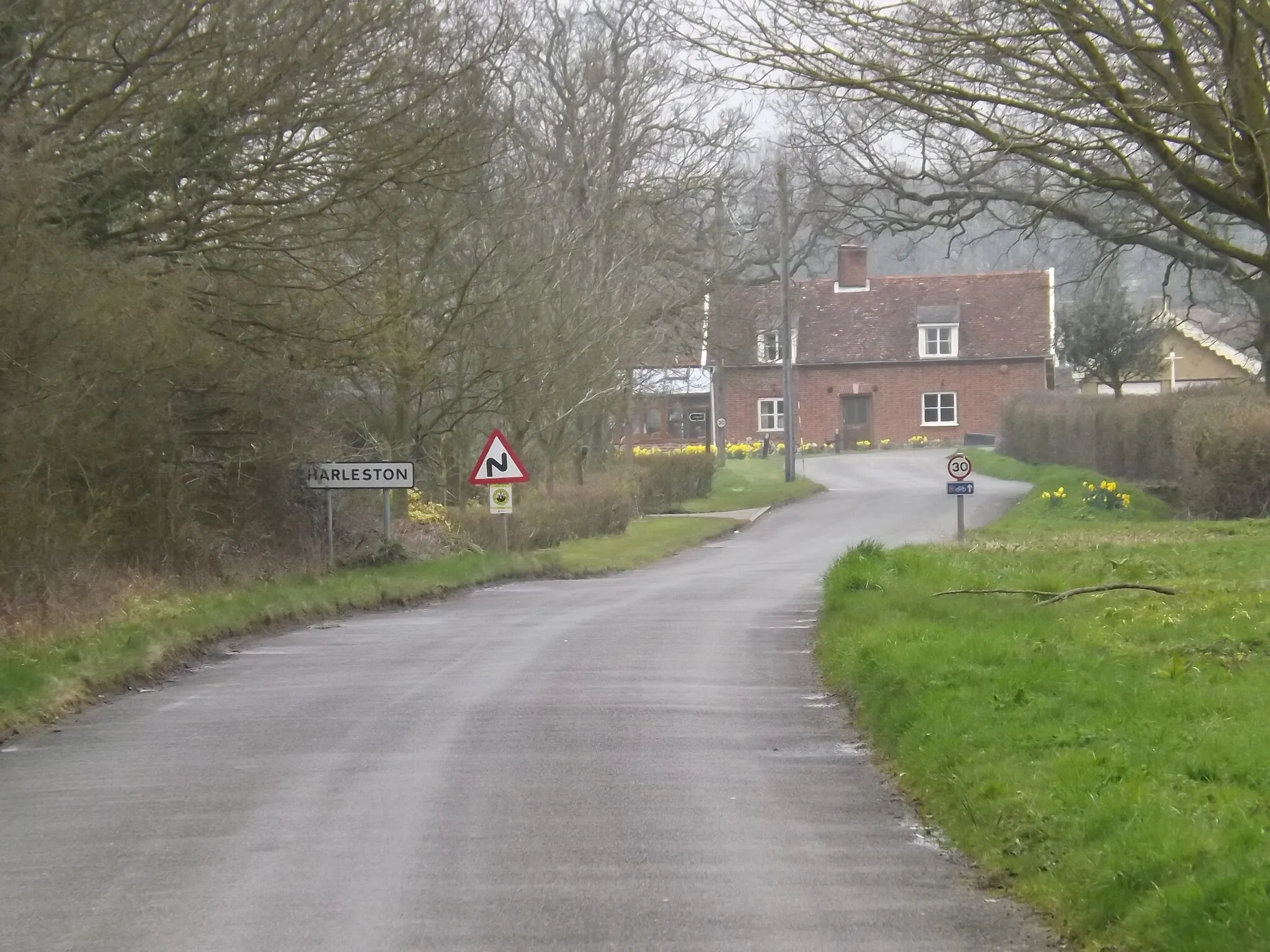 Photo showing: Entering Harleston on  Forest Road
