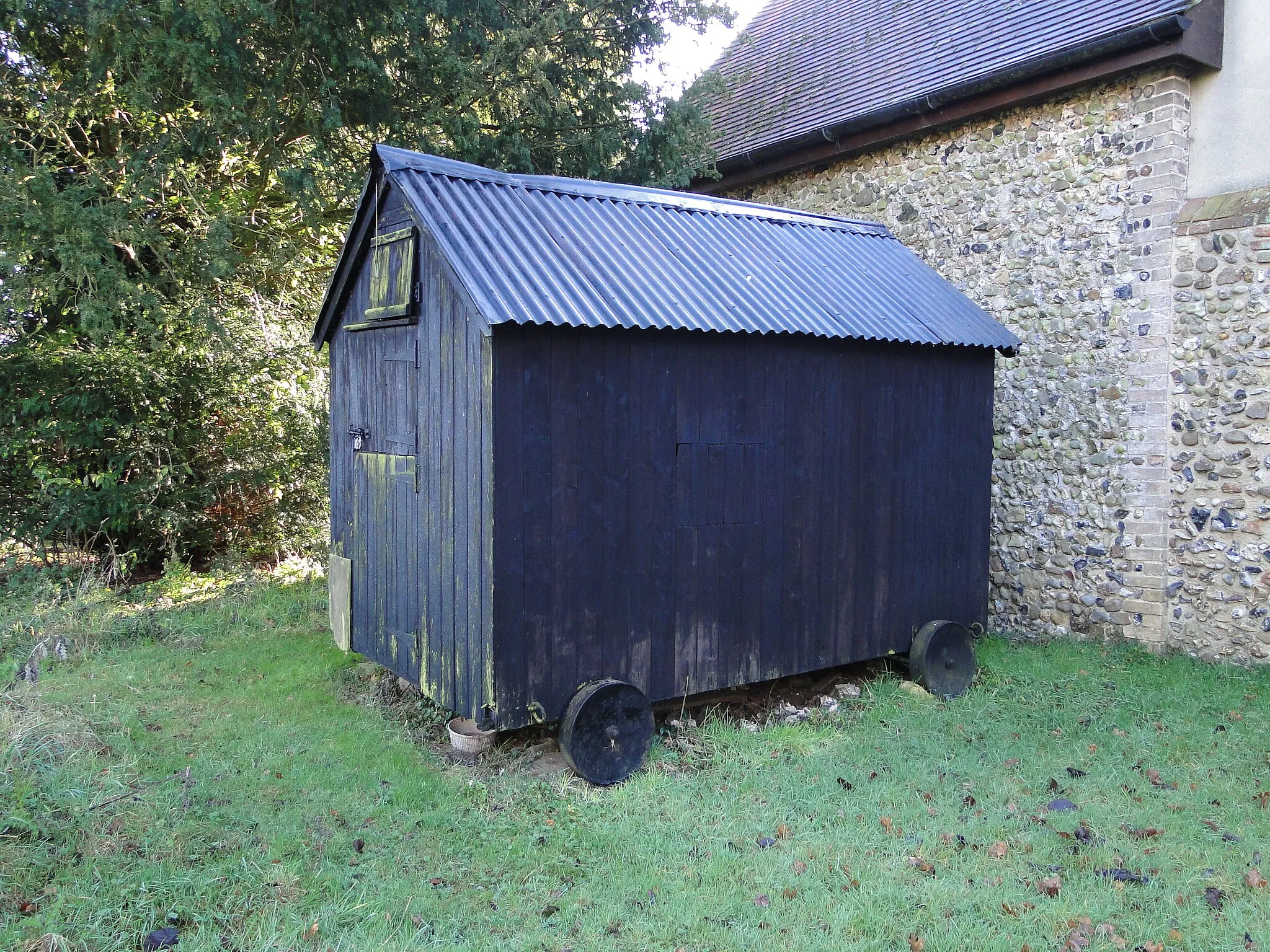 Photo showing: Old shepherd's hut at Little Finborough