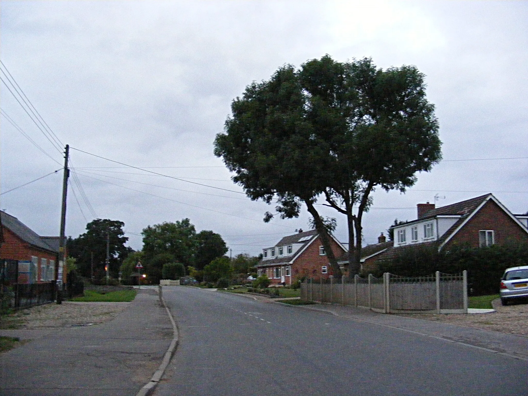 Photo showing: Crown Green, Burston