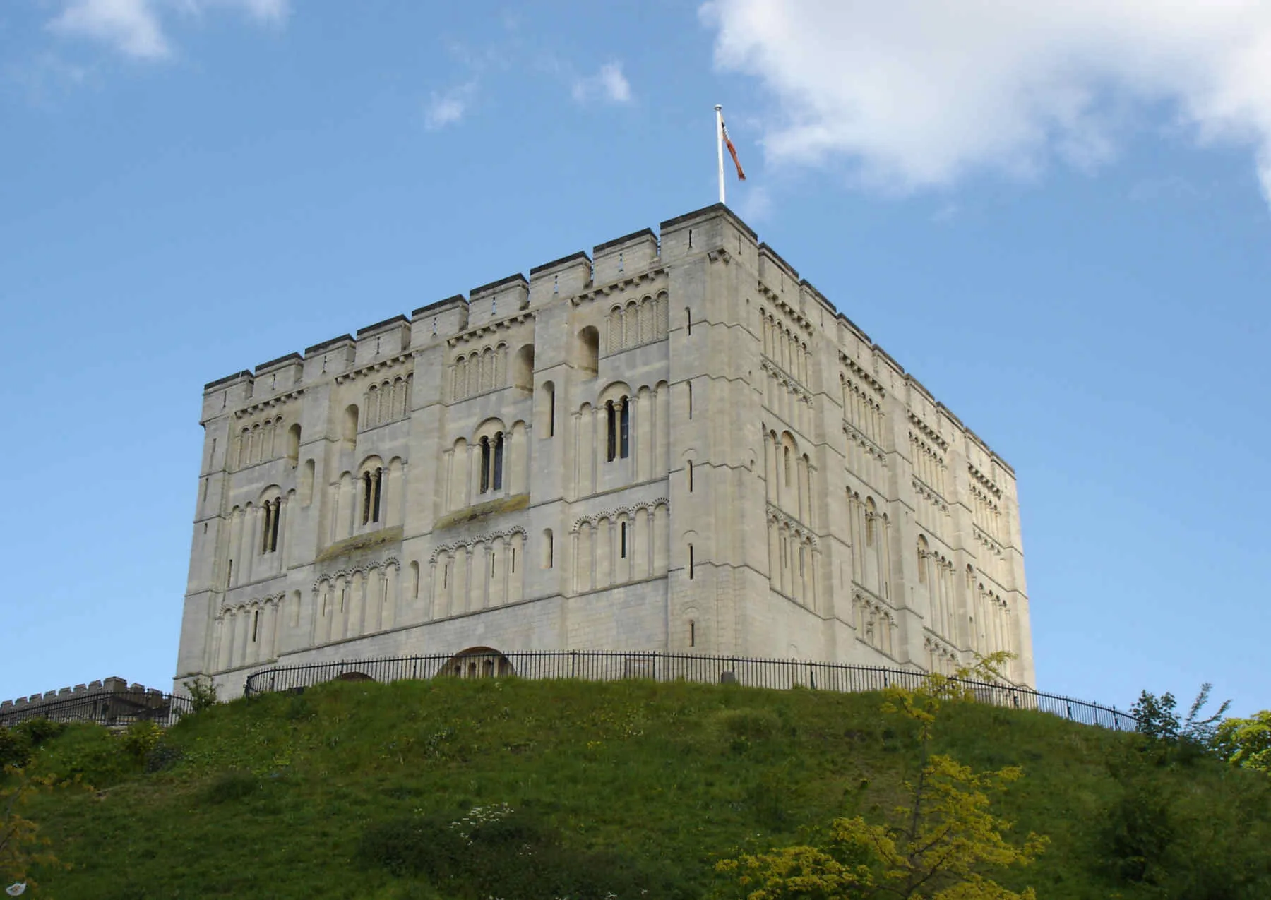 Photo showing: Norwich castle, UK, May 2005, en:User:Bluemoose