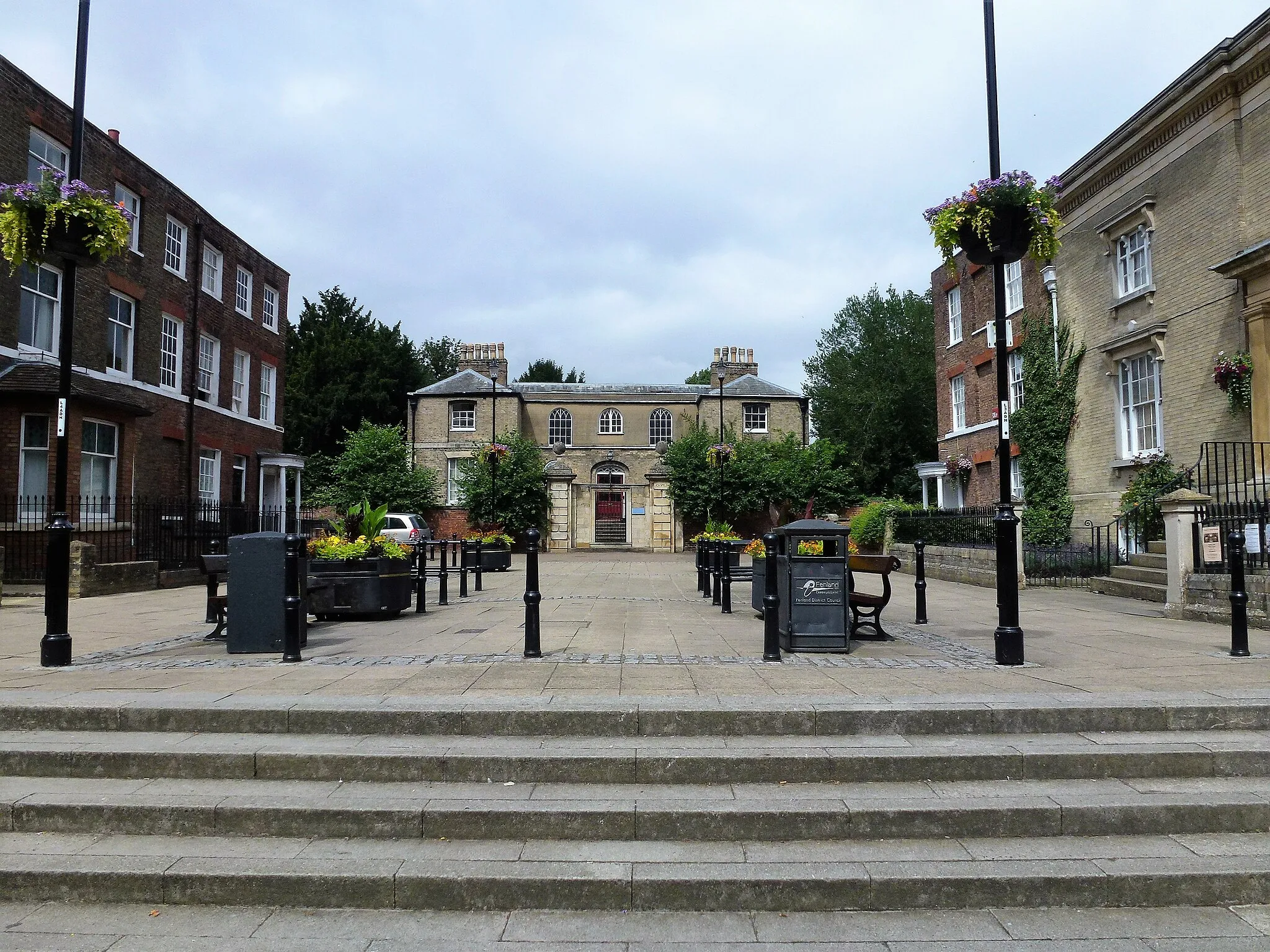 Photo showing: The Castle in Wisbech - A view through Museum Square