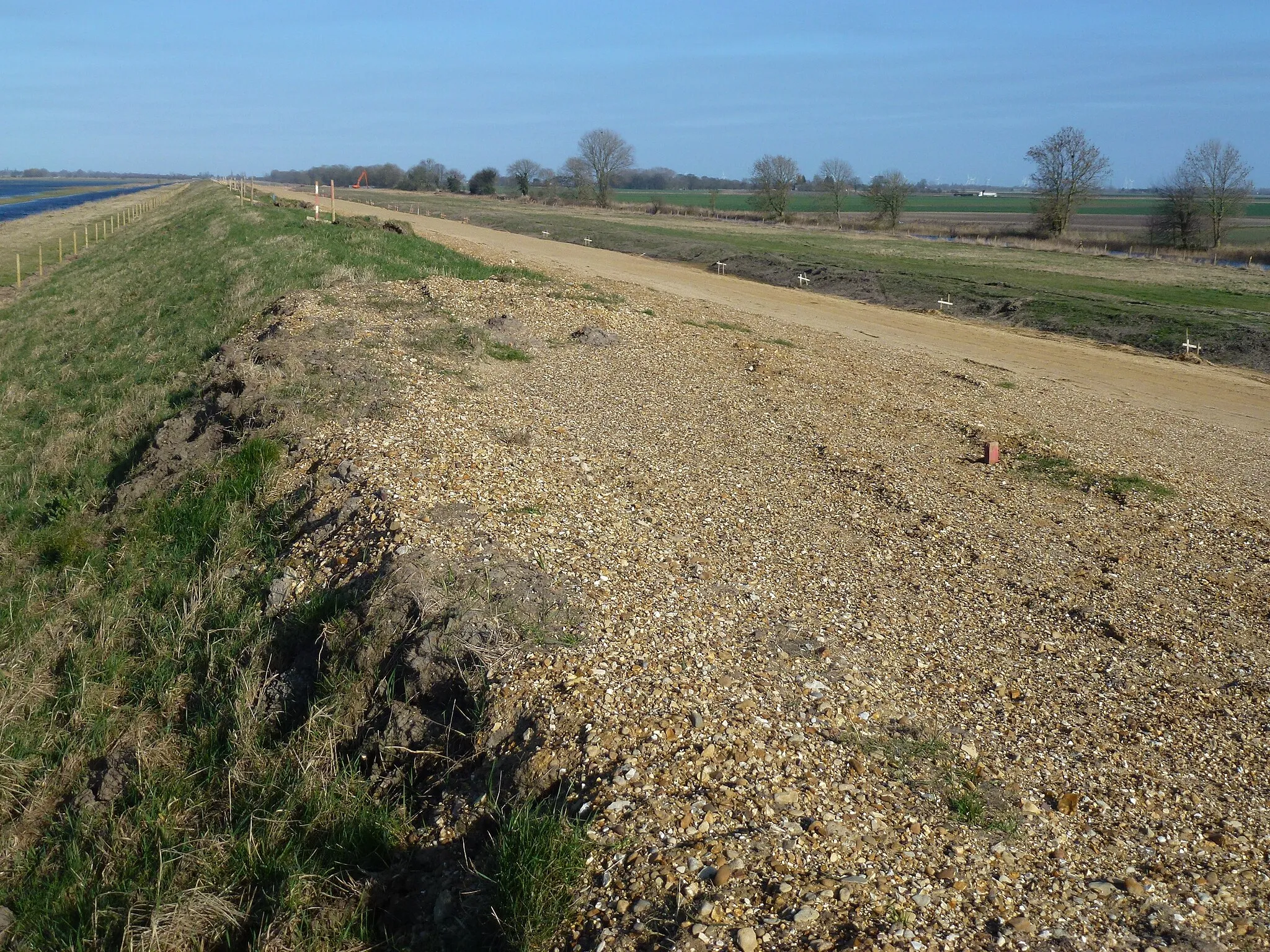 Photo showing: A bigger south bank bank - The Nene Washes