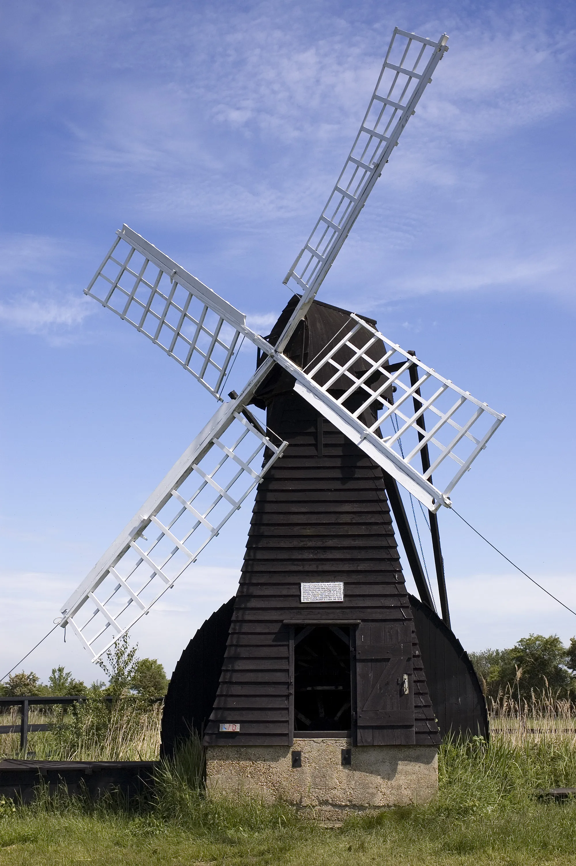 Photo showing: The Windpump at Wicken Fen, Cambridgeshire.  This windpump is the only working wooden windpump in the Fens.