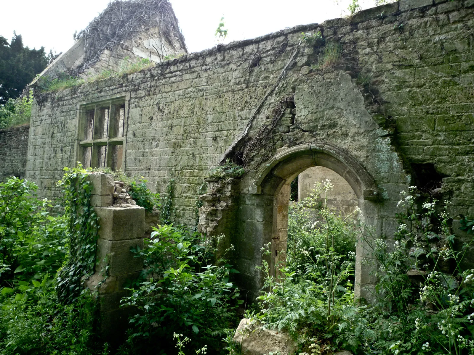 Photo showing: Derelict Church