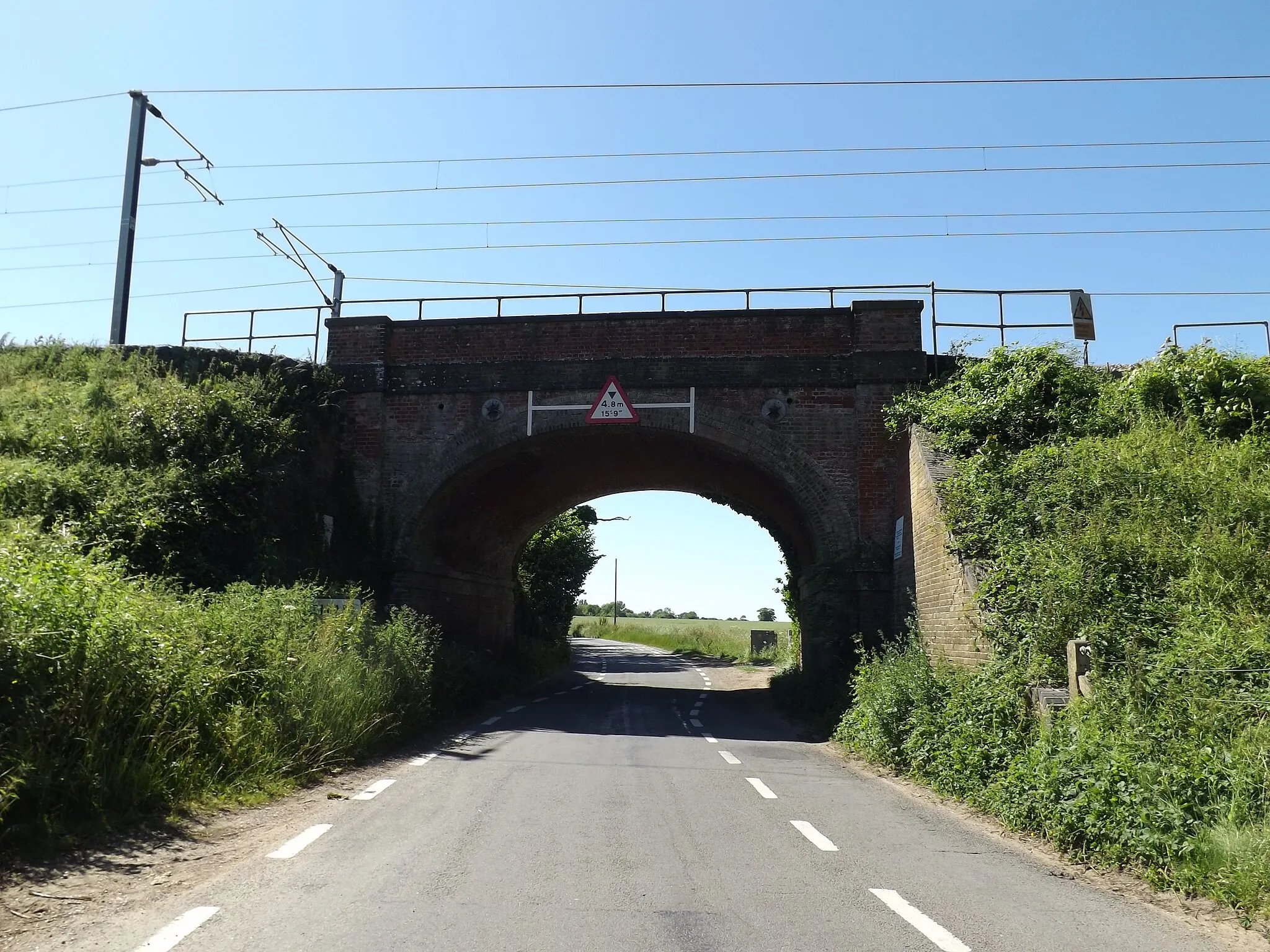 Photo showing: Arch Bridge on Thornham Road