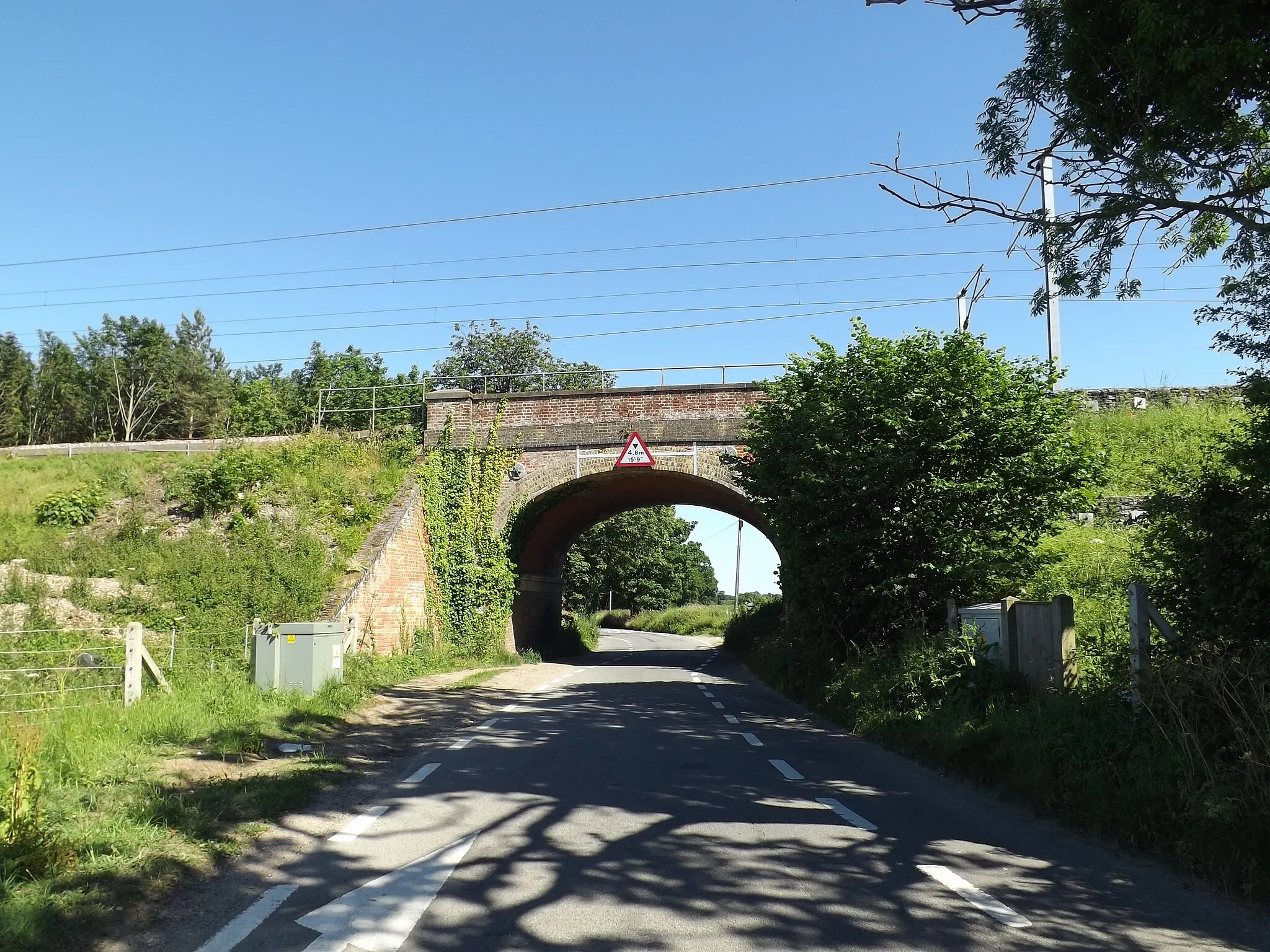Photo showing: Arch Bridge on Thornham Road