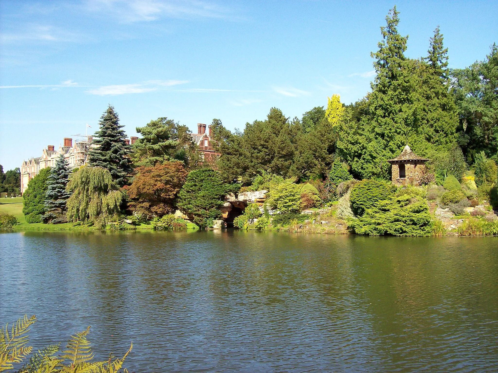 Photo showing: Upper Lake and The Nest at Sandringham House, Norfolk