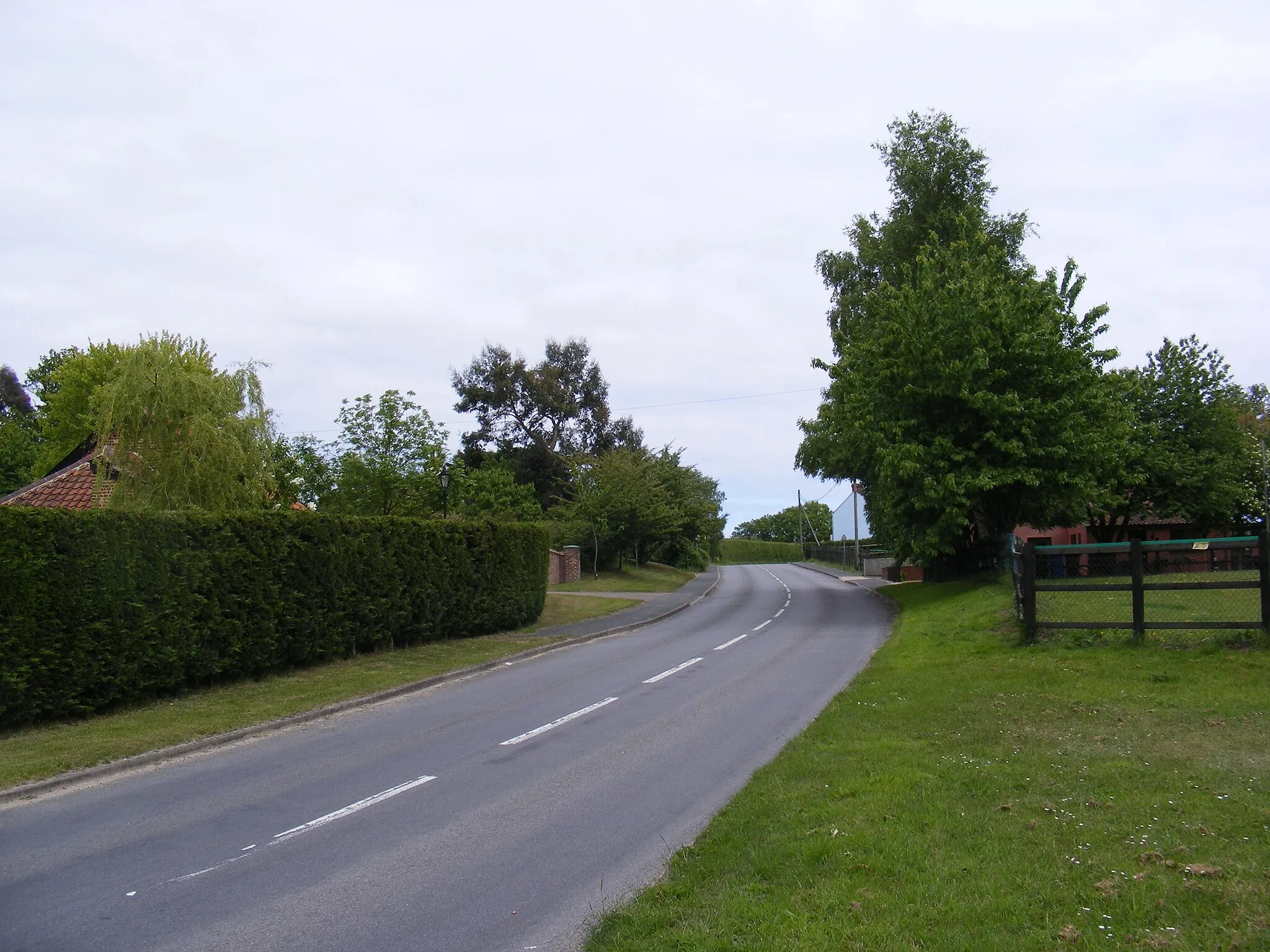 Photo showing: B1127 The Street, Hulver Street