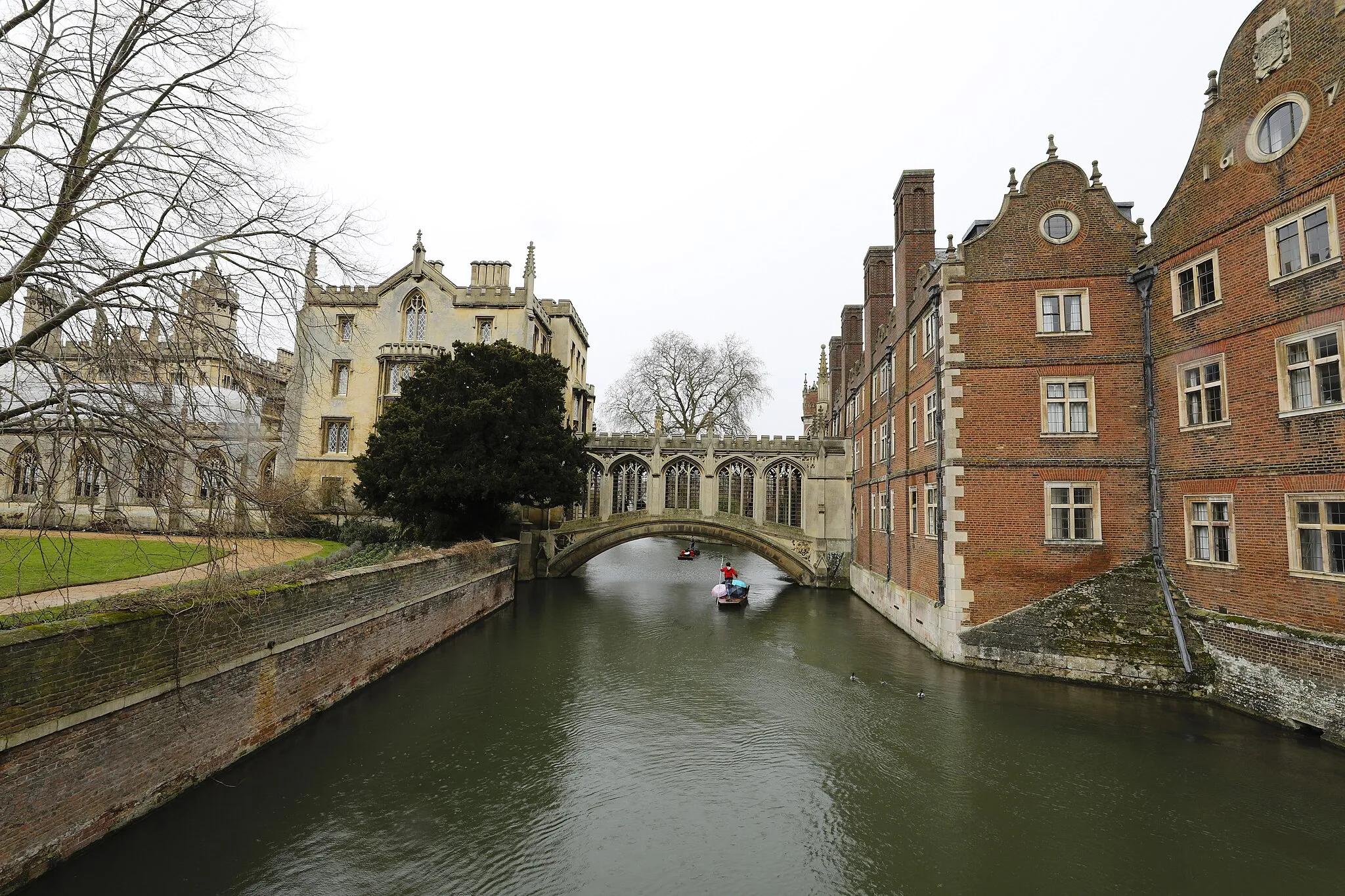 Photo showing: 嘆息橋, 聖約翰學院, 劍橋大學, 劍橋, 康橋, 英格蘭, 英倫, 大不列顛及北愛爾蘭聯合王國, 聯合王國, 不列顛, 英國, Bridge of Sighs, St John's College, University of Cambridge, Cambridge, England, Britain, UK, United Kingdom, United Kingdom of Great Britain and Northern Ireland