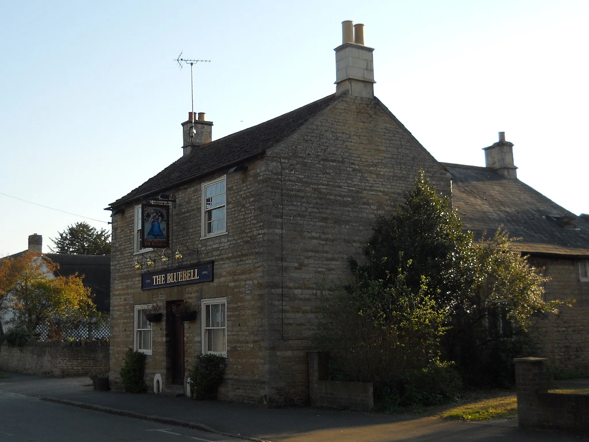 Photo showing: The Bluebell Inn, Helpston